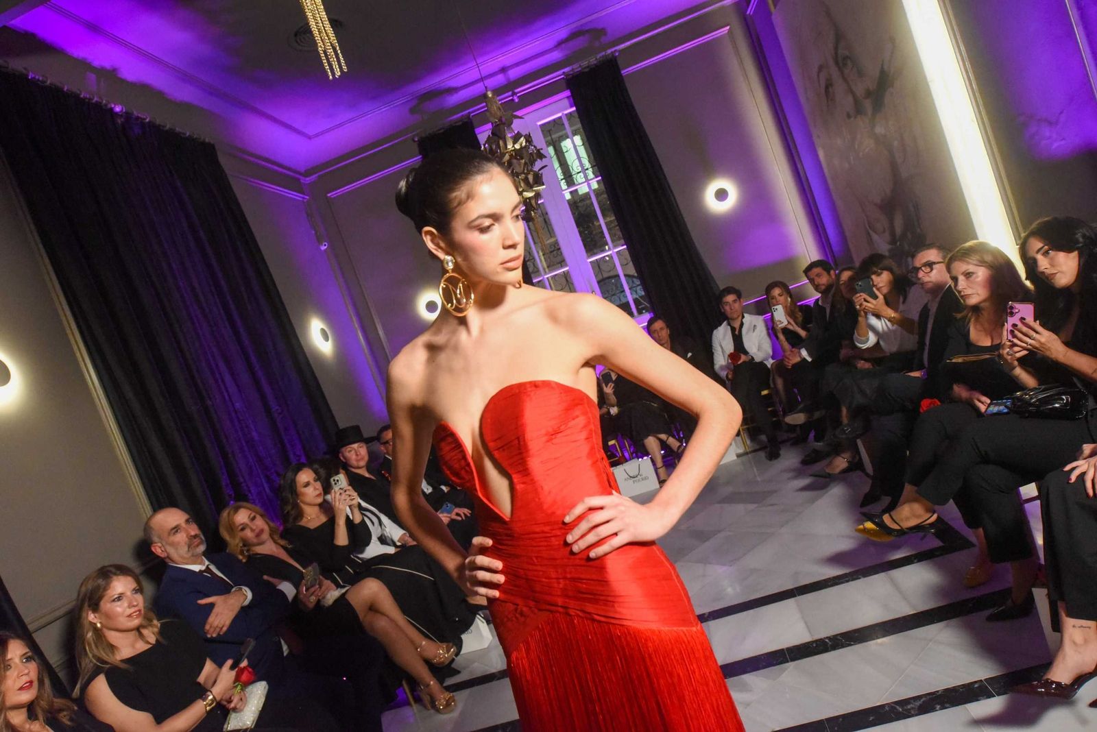 Uno de los vestidos presentados por Andrew Pocrid en La Casa de Manolete Bistró.