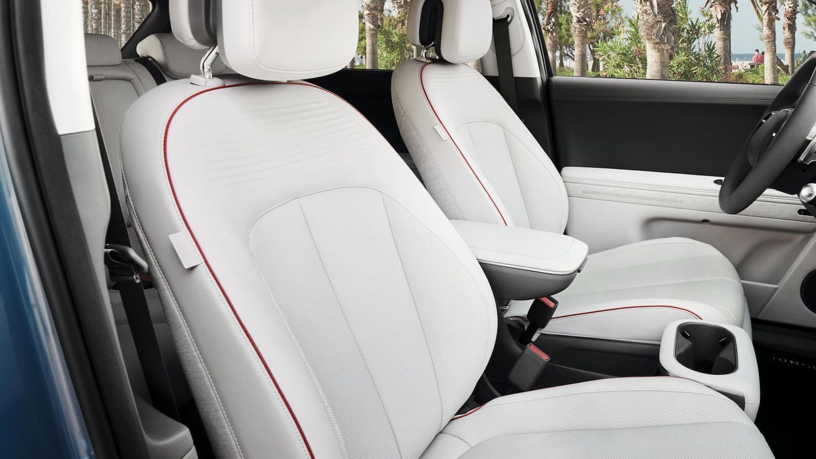 Los asientos delanteros tienen en dos de los tres niveles de acabado regulaciones eléctricas, calefacción o ventilación.