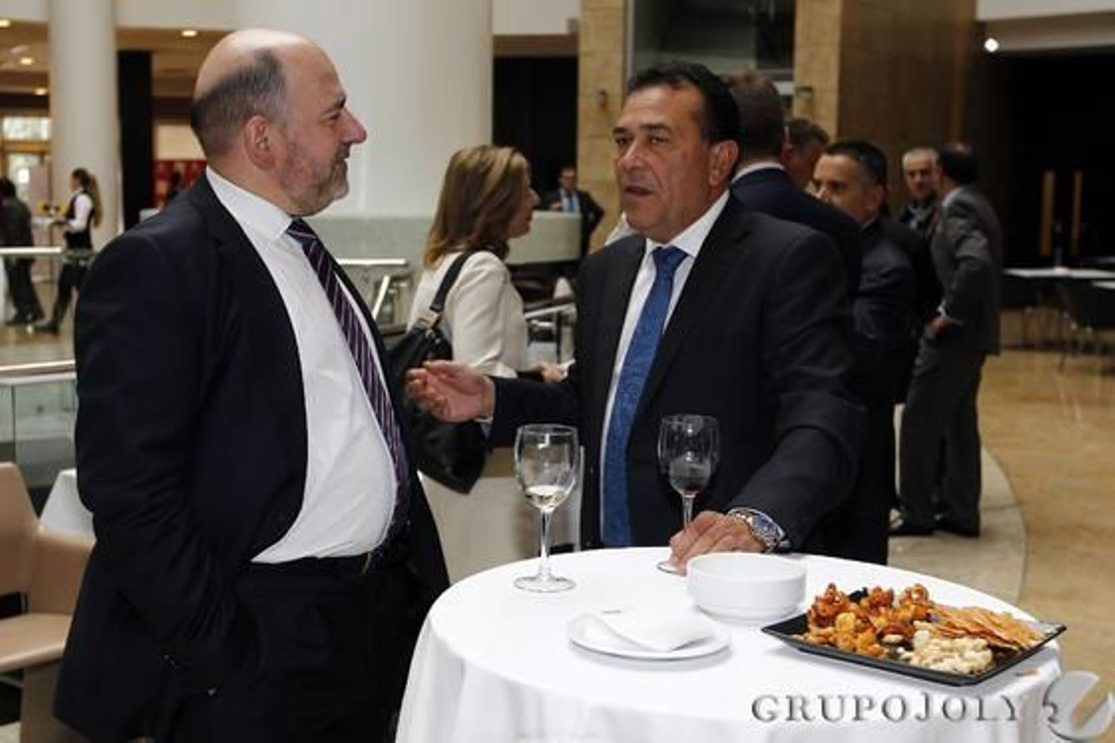 Luis Chacón departe con Gabriel Cañavate.

Foto: Pepe Villoslada y Alex Cámara