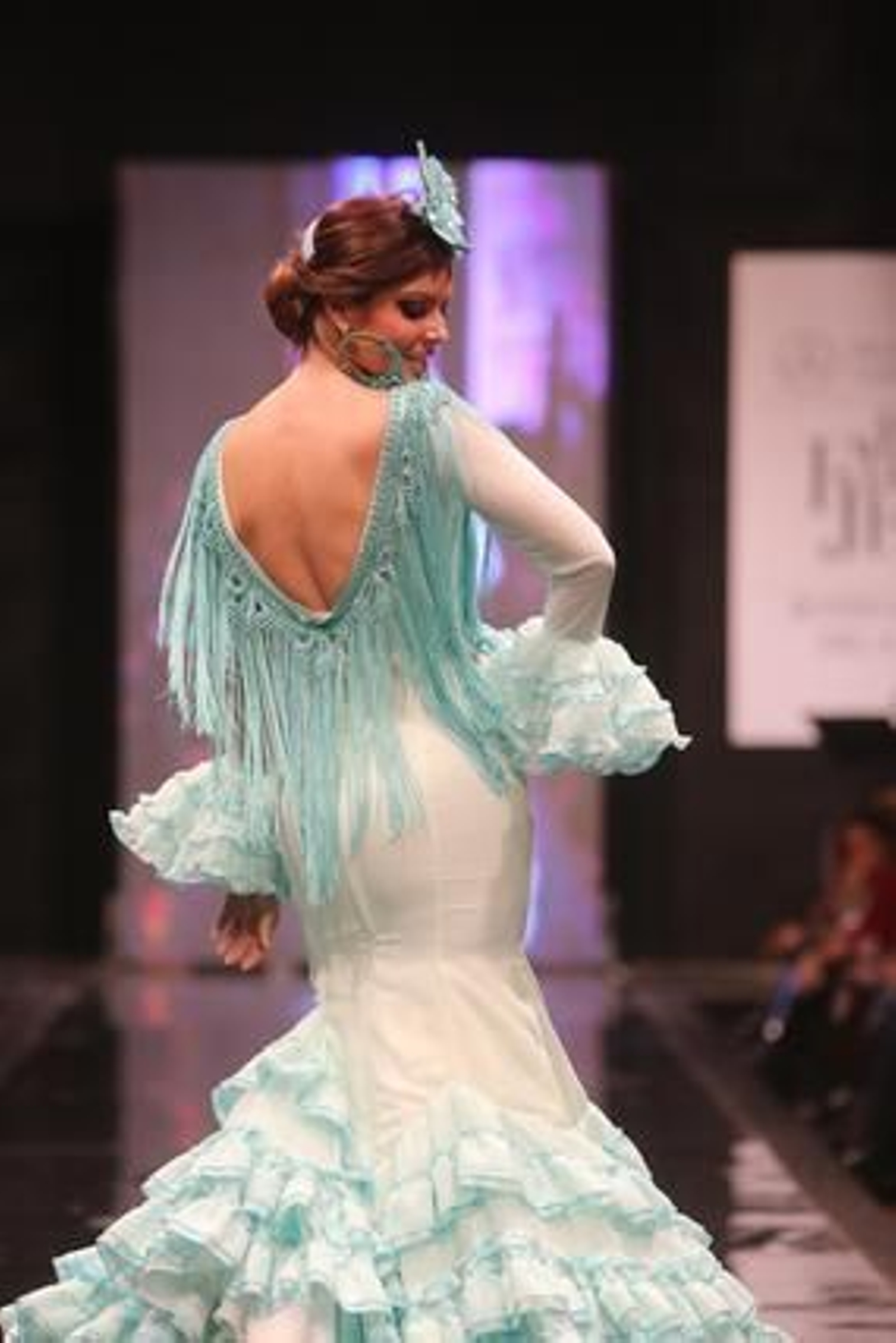 La colección 'Volantes de plata' puso el broche de oro a la pasarela con un homenaje a los 25 años de la firma.

Foto: Juan Carlos Corchado