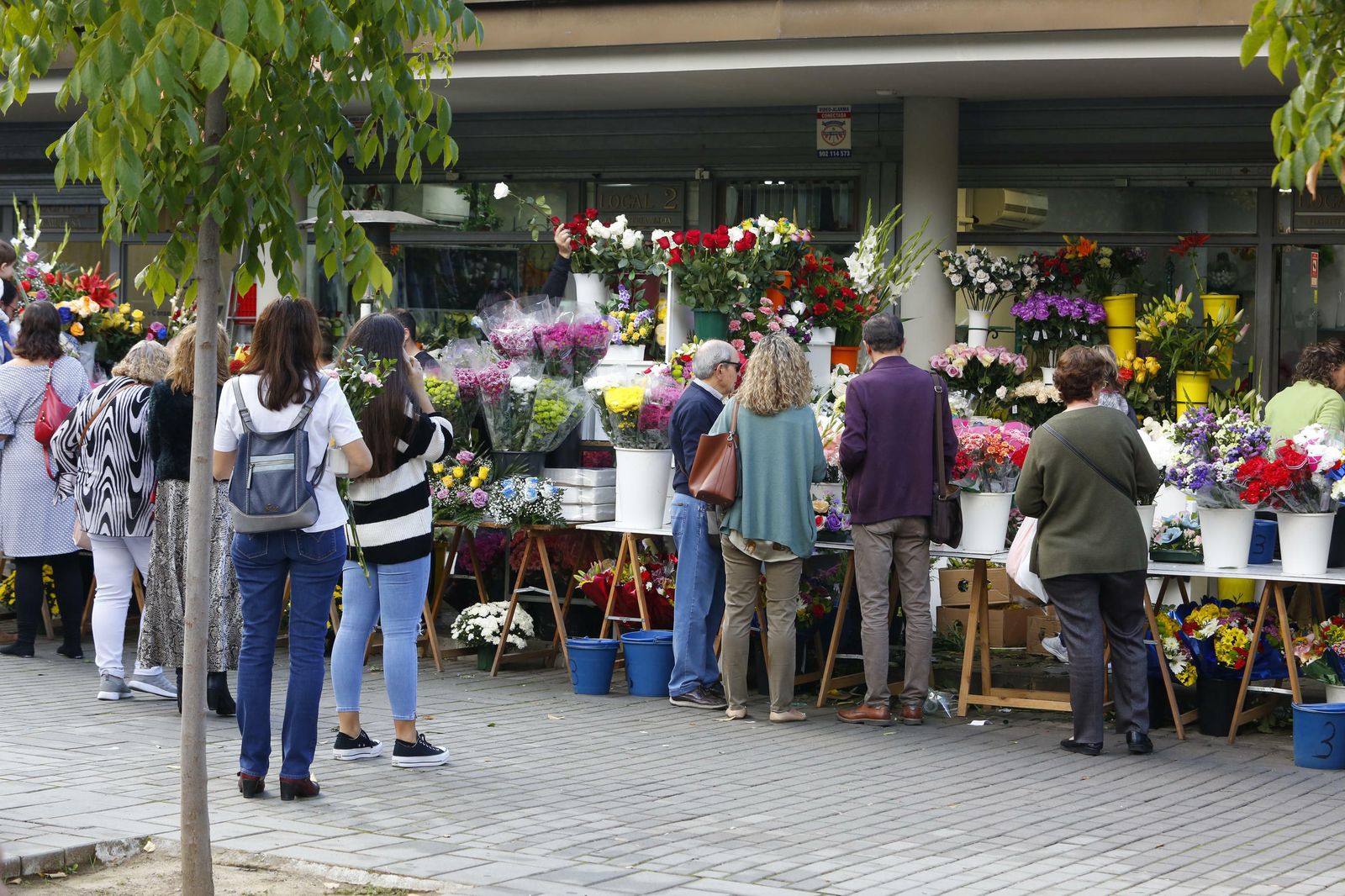 El Día de los Santos en el cementerio de Granadad, en imágenes