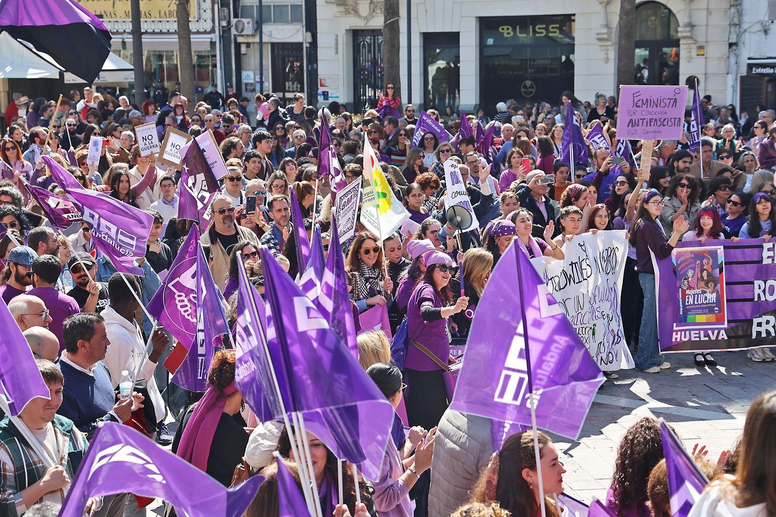 8M: Las fotografías de la manifestación del Día de la Mujer