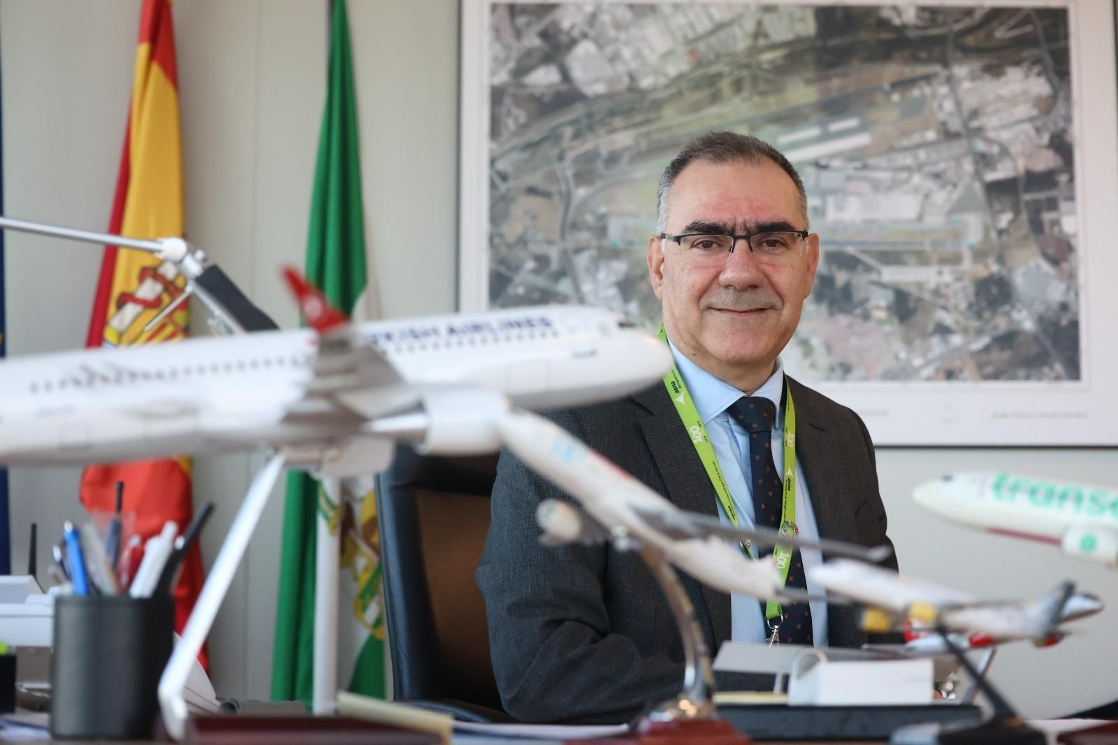 Pedro Alberto Bendala, director del Aeropuerto de Málaga-Costa del Sol, en su despacho. Pedro Alberto Bendala, director del Aeropuerto de Málaga-Costa del Sol, en su despacho.