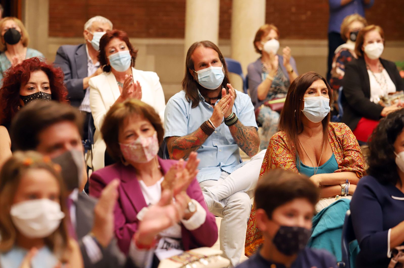 Imágenes de la entrega del Premio Marismas a Juana Carrillo y a Gabriela de la Fuente en su XIX edición