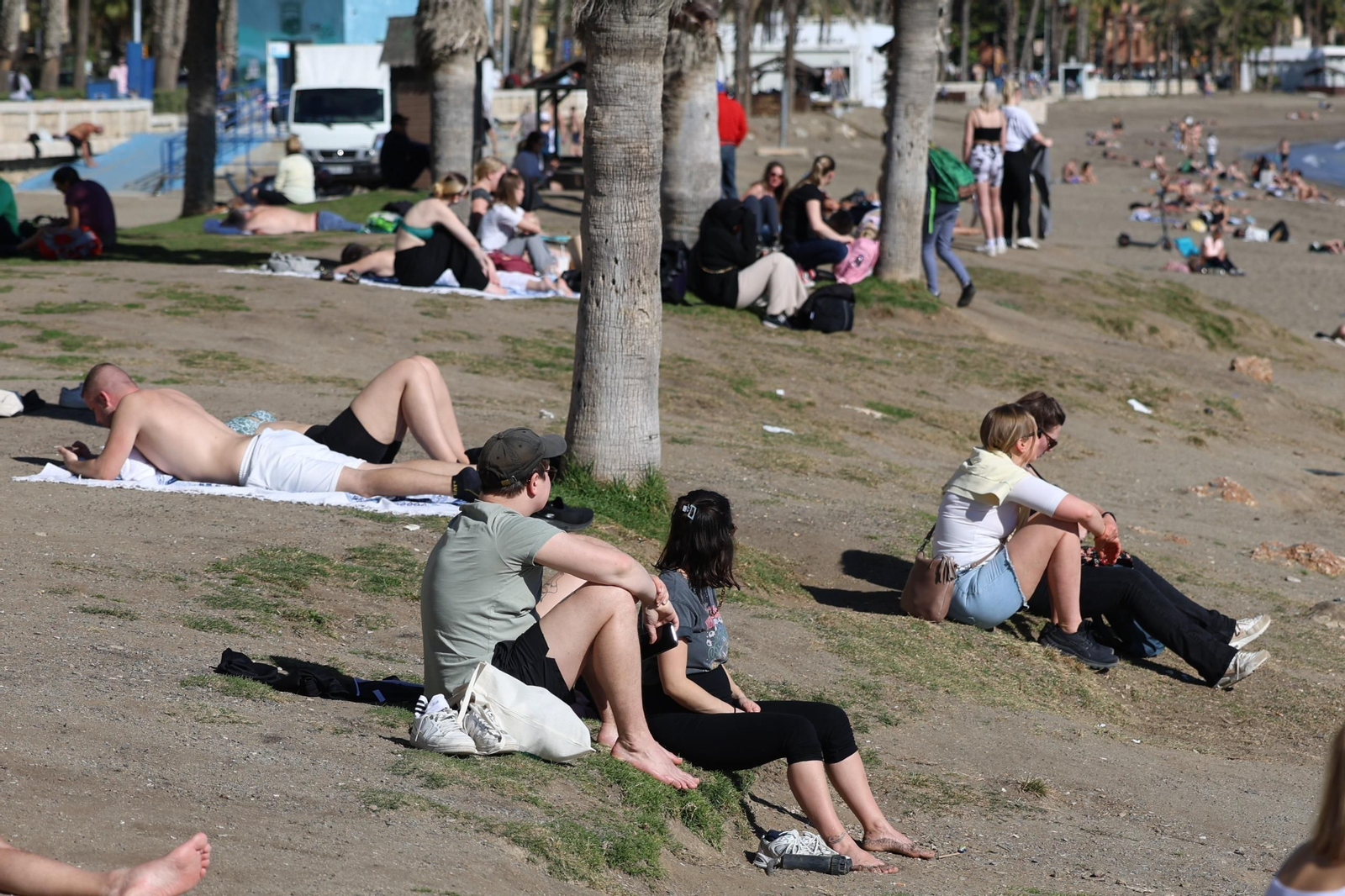Enero y... día de playa en Málaga: la subida de las temperaturas deja estas imágenes Enero y... día de playa en Málaga: la subida de las temperaturas deja estas imágenes