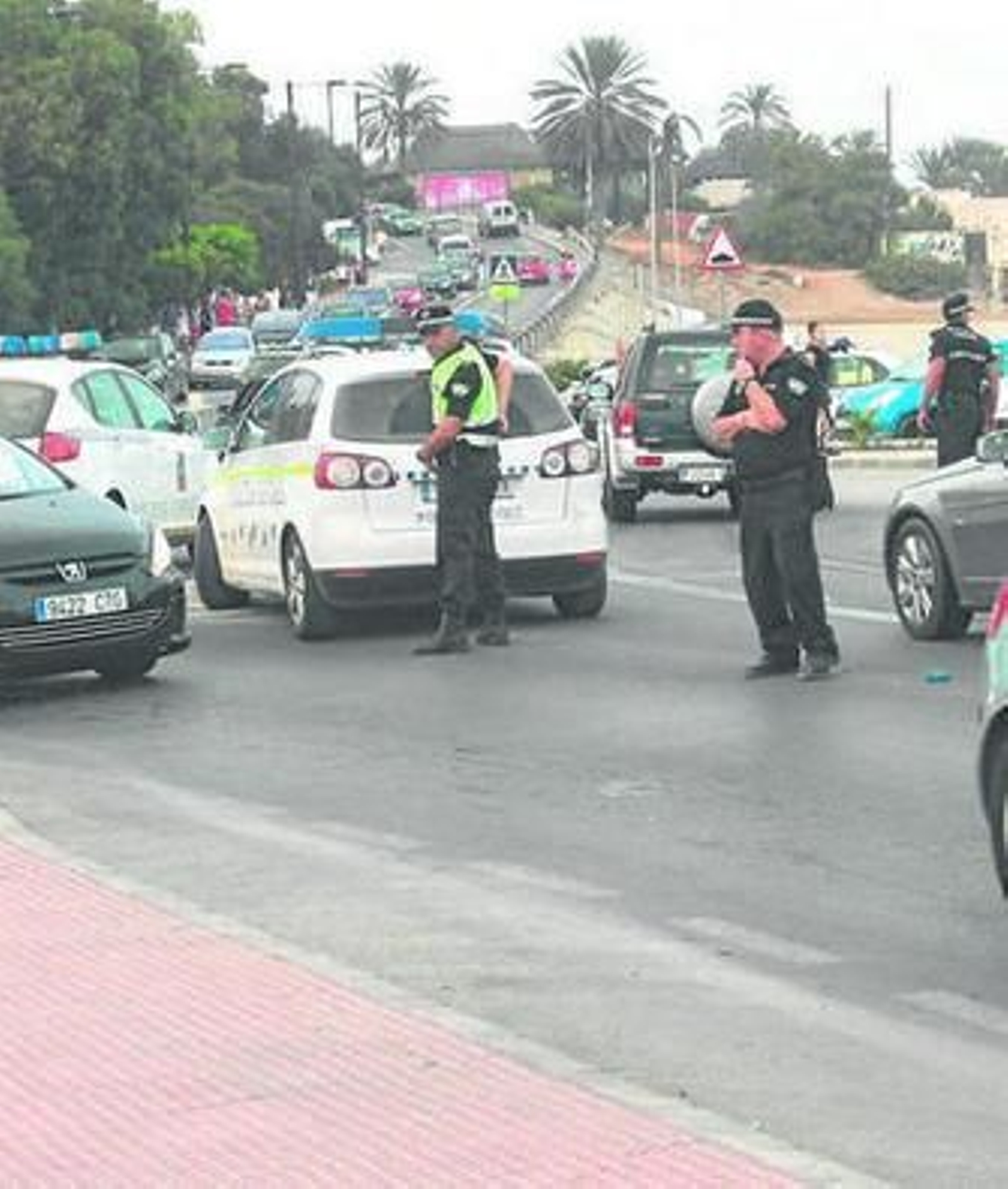 Despliegue y control policial para evitar el botellón en la calle Despliegue y control policial para evitar el botellón en la calle