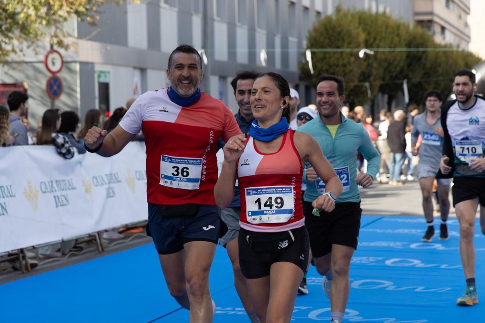 En imágenes: multitudinaria e histórica XXIX Media Maratón 'Ciudad de Jaén' y 10k en memoria de Paco Manzaneda