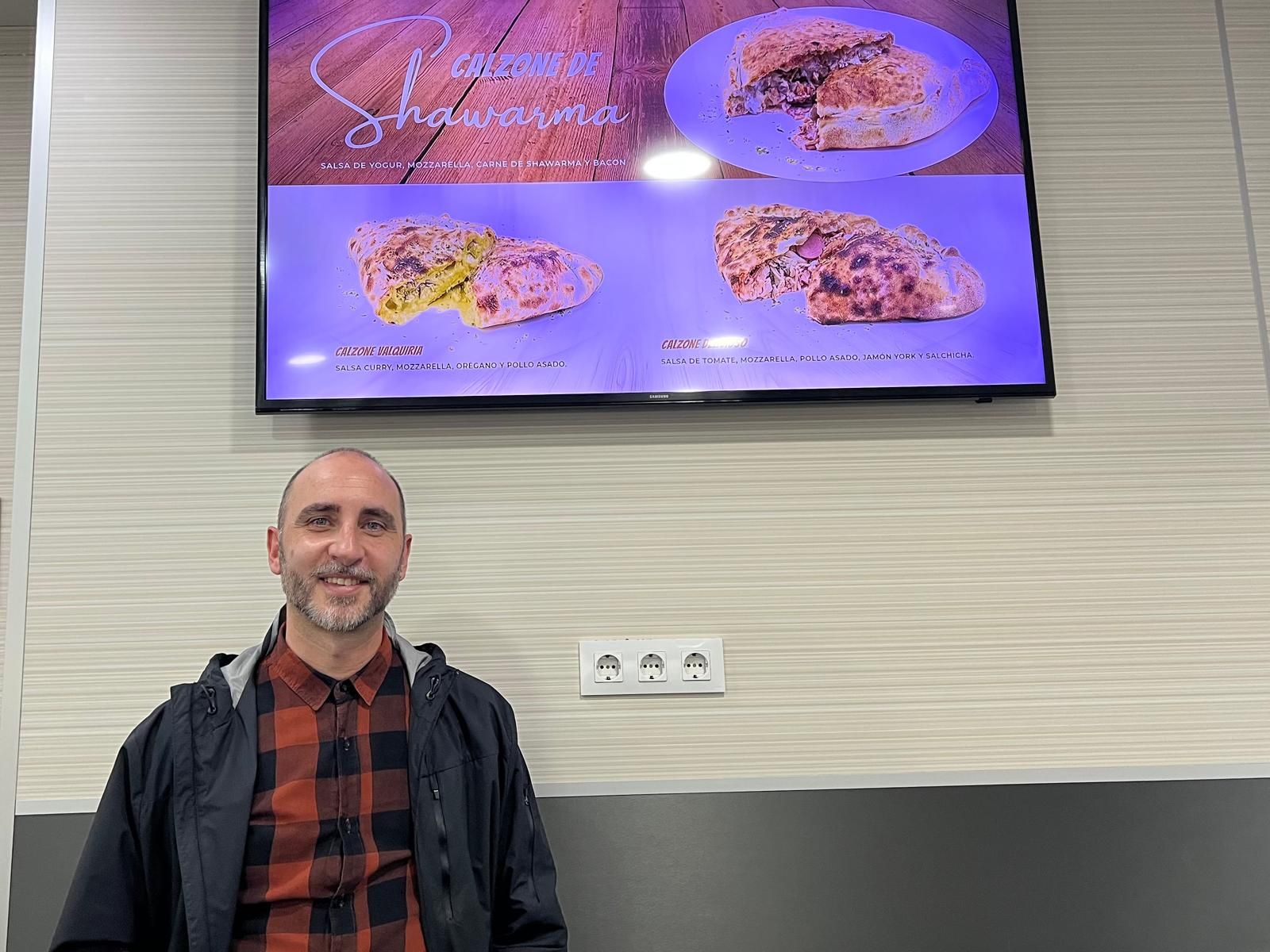 Alejo Tomás, creador del buscador 'Quiero un campero', en el local El Dorado en Teatinos