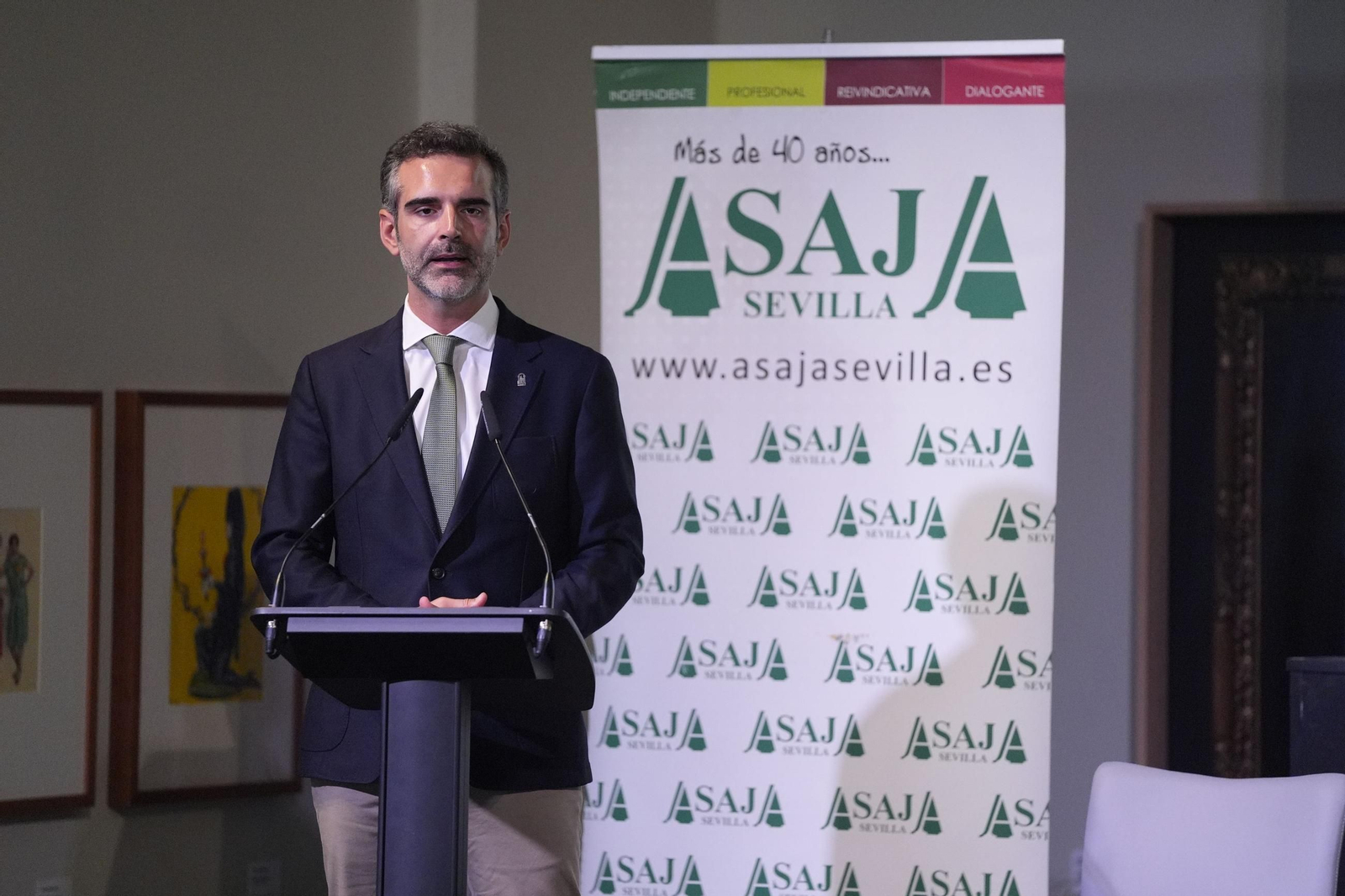 El consejero de Agricultura, Pesca, Agua y Desarrollo Rural, Ramón Fernández -Pacheco , interviene en el acto de clausura de la jornada sobre 'Agricultura y Energía: Sectores estratégicos para la Unión Europea', organizada por Asaja Sevilla y el Instituto de Cuestiones Agrarias y Medioambientales (ICAM).