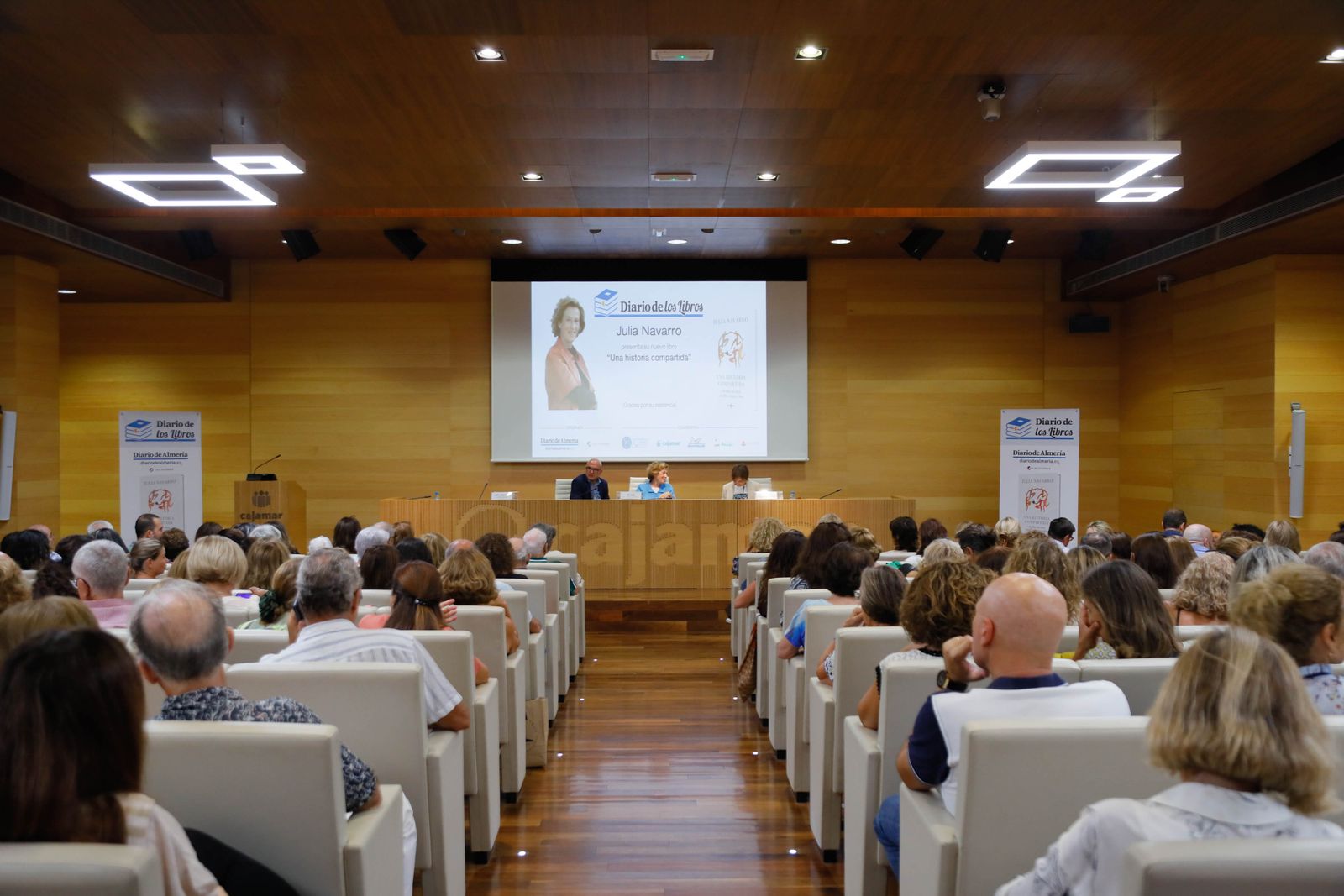 Imágenes de Diario de los Libros, con Julia Navarro
