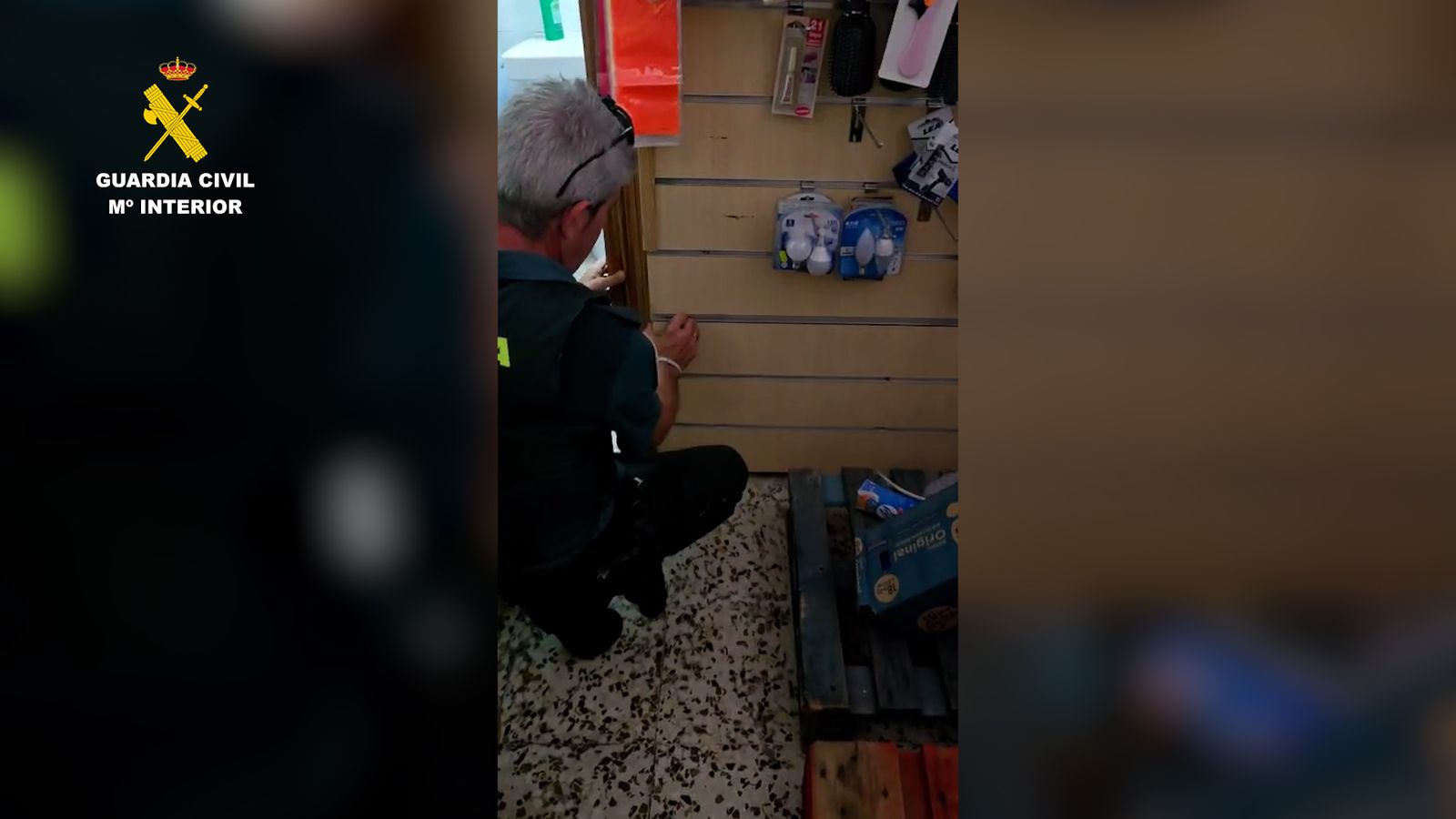 Pared con un doble fondo tras el que ocultaban el tabaco