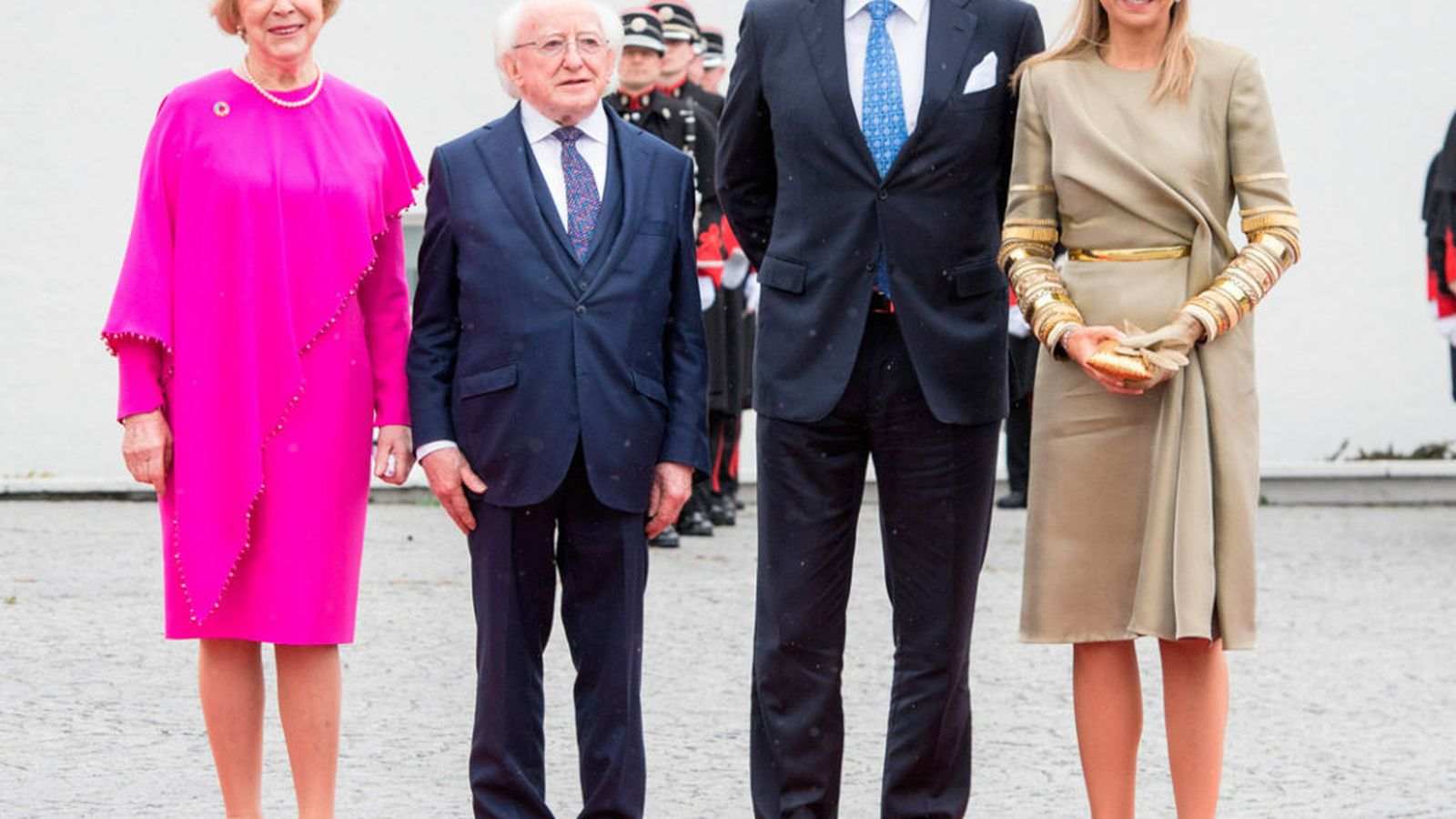 Los reyes de Holanda, el presidente irlandés y su esposa, en la recepción de bienvenida.
