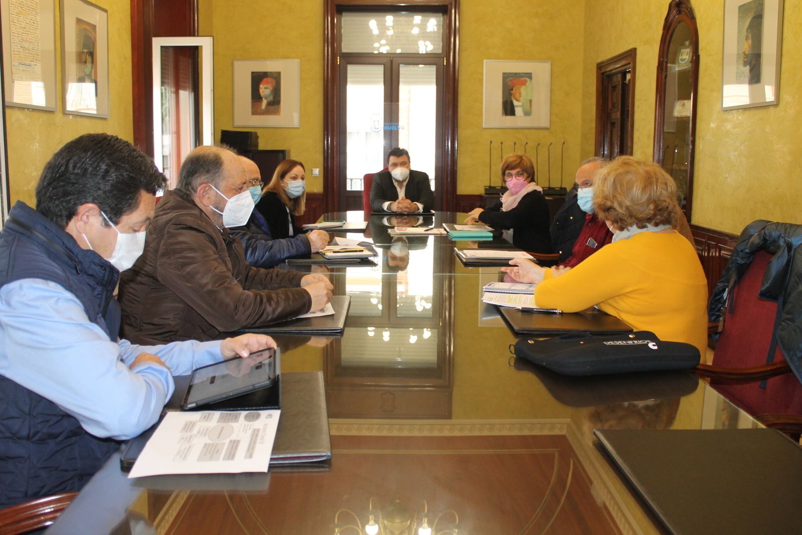 Reunión entre el Ayuntamiento de Huelva y el Comité Director del Plan Integral del Distrito V.