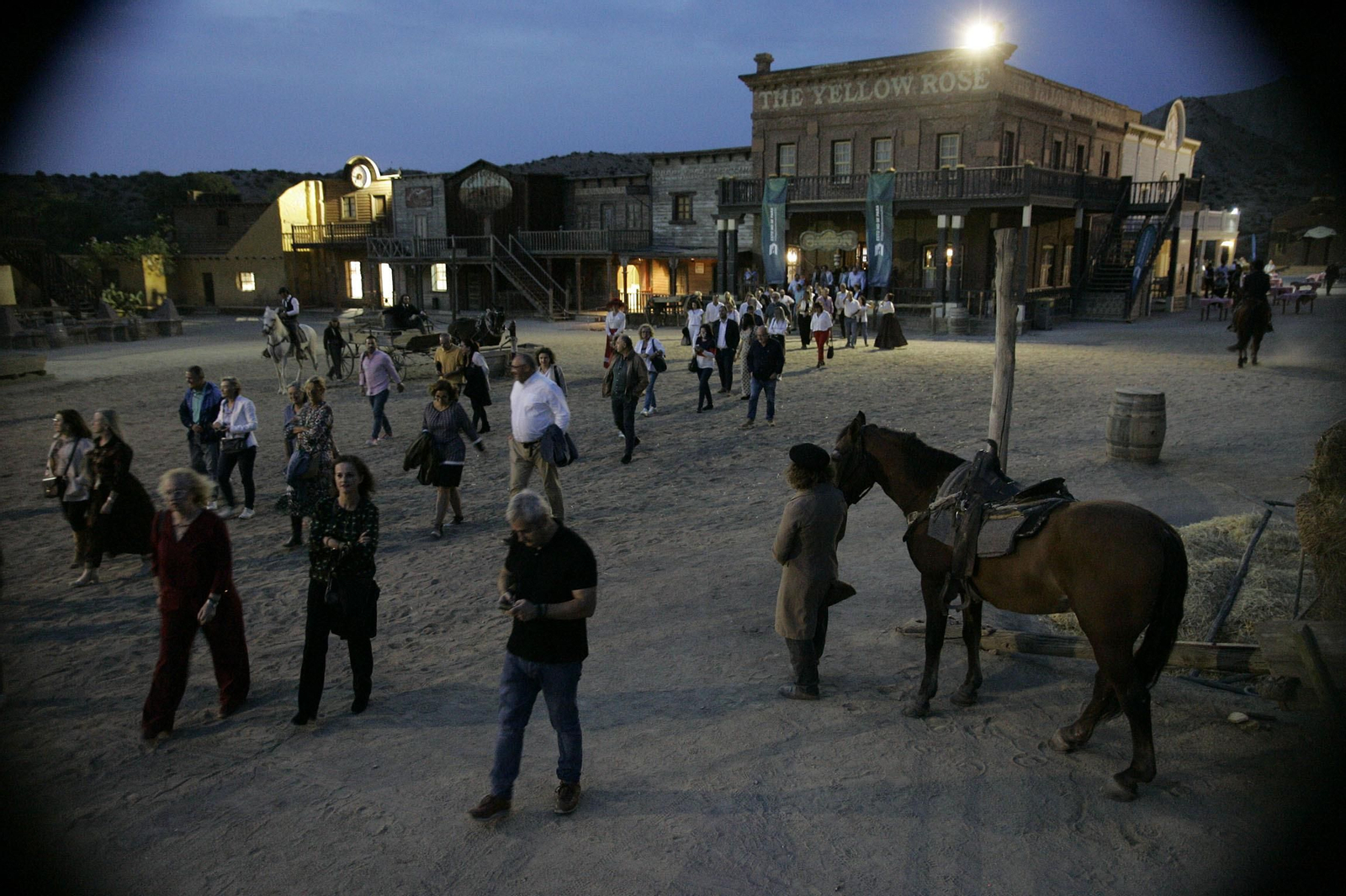 Objetivo Almería AVE ha reivindicado en el MiniHollywood la agilización de las obras de Corredor Mediterráneo