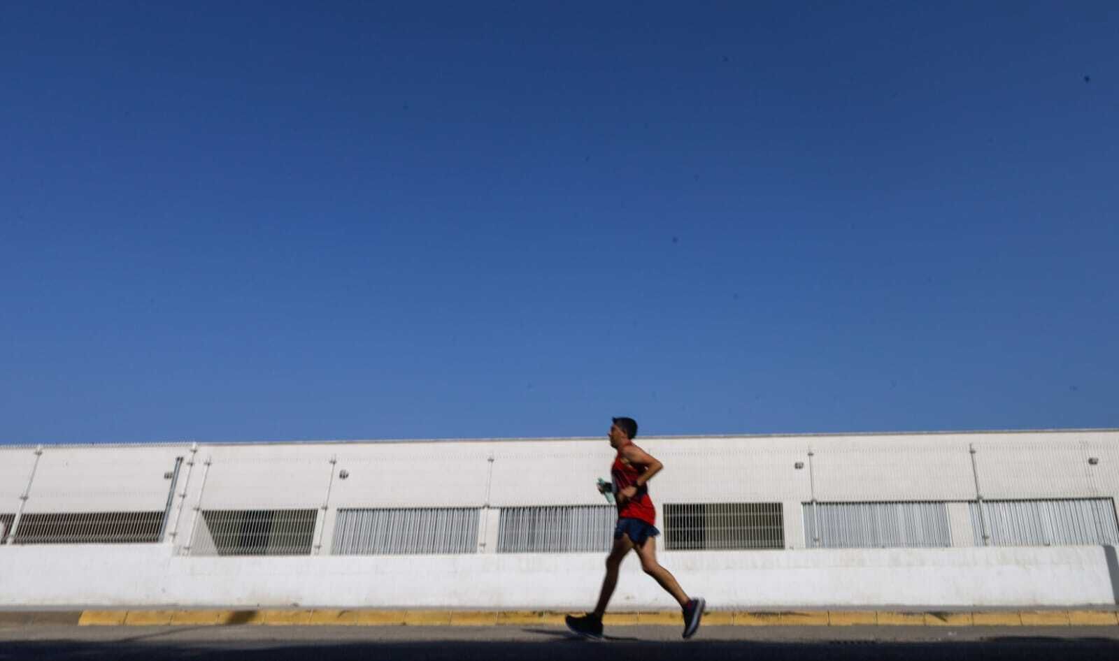 Las imágenes de la carrera Ruta 091 Kilómetros Solidarios celebrada en San Fernando