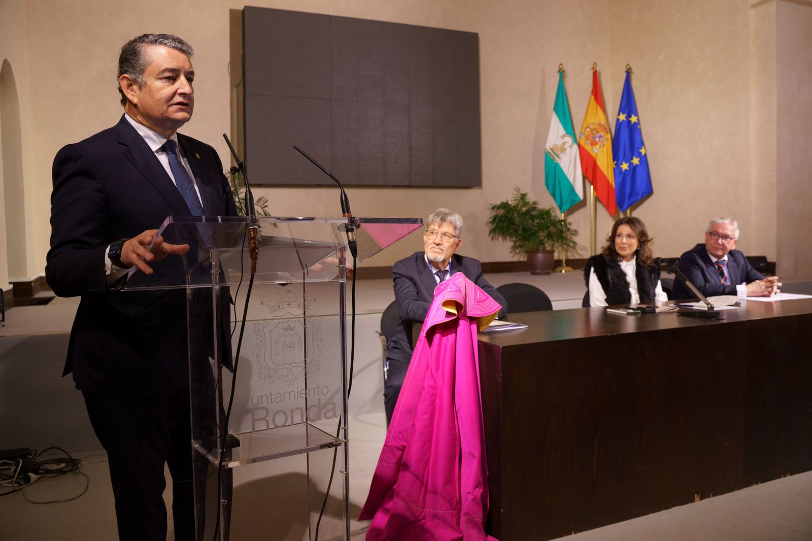 l consejero de Presidencia, Interior y Diálogo Social de la Junta de Andalucía, Antonio  Sanz , interviene durante la inauguración de la V Bienal Internacional de Tauromaquia.