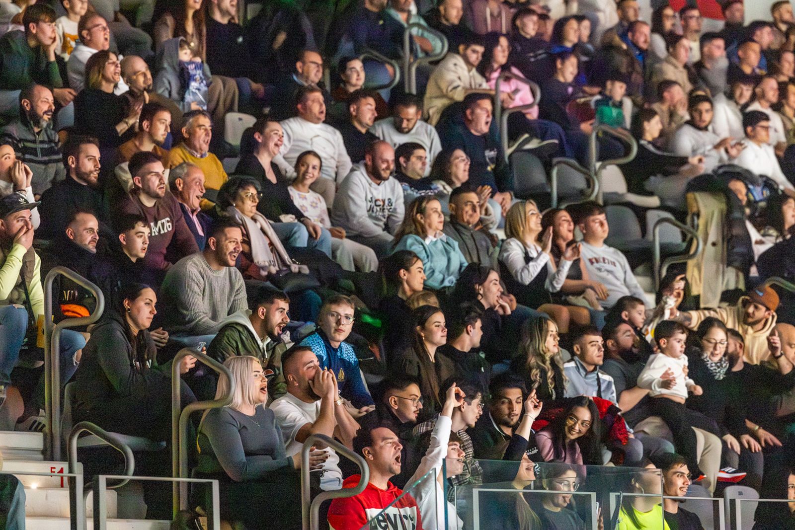 En imágenes: el Olivo Arena vibra con piruetas y motor en estado puro en el Soloflow Freestyle (2)