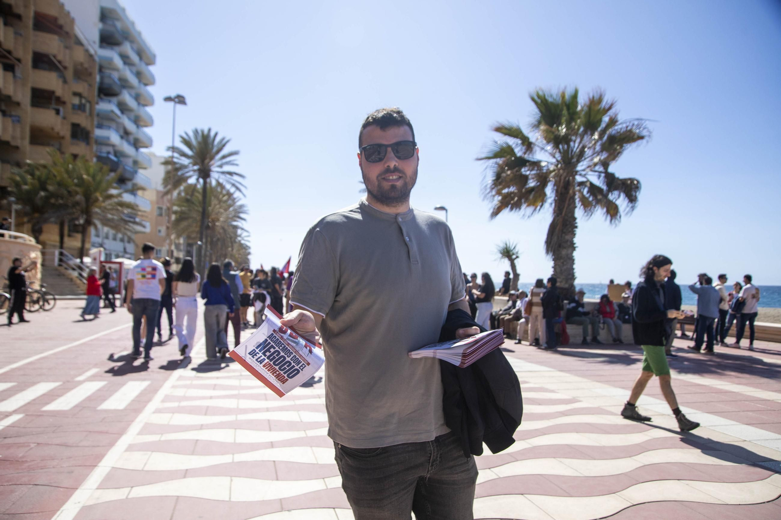 Imágenes de la manifestación en contra del negocio de la vivienda en Almería