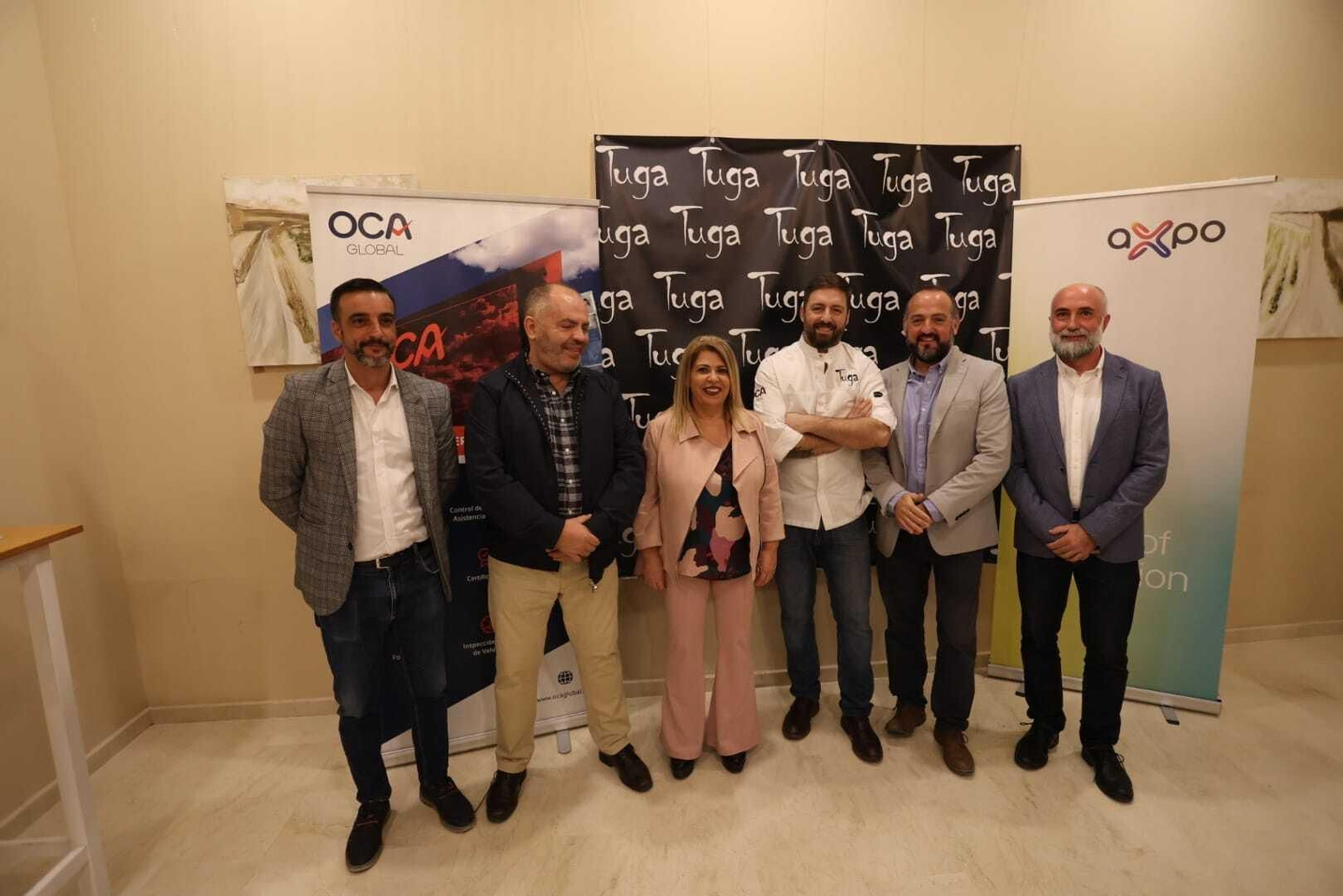 Juanmi Contreras, junto a Mamen Sánchez y otras personalidades asistentes a la celebración de la concesión del Solete y la Q de calidad.