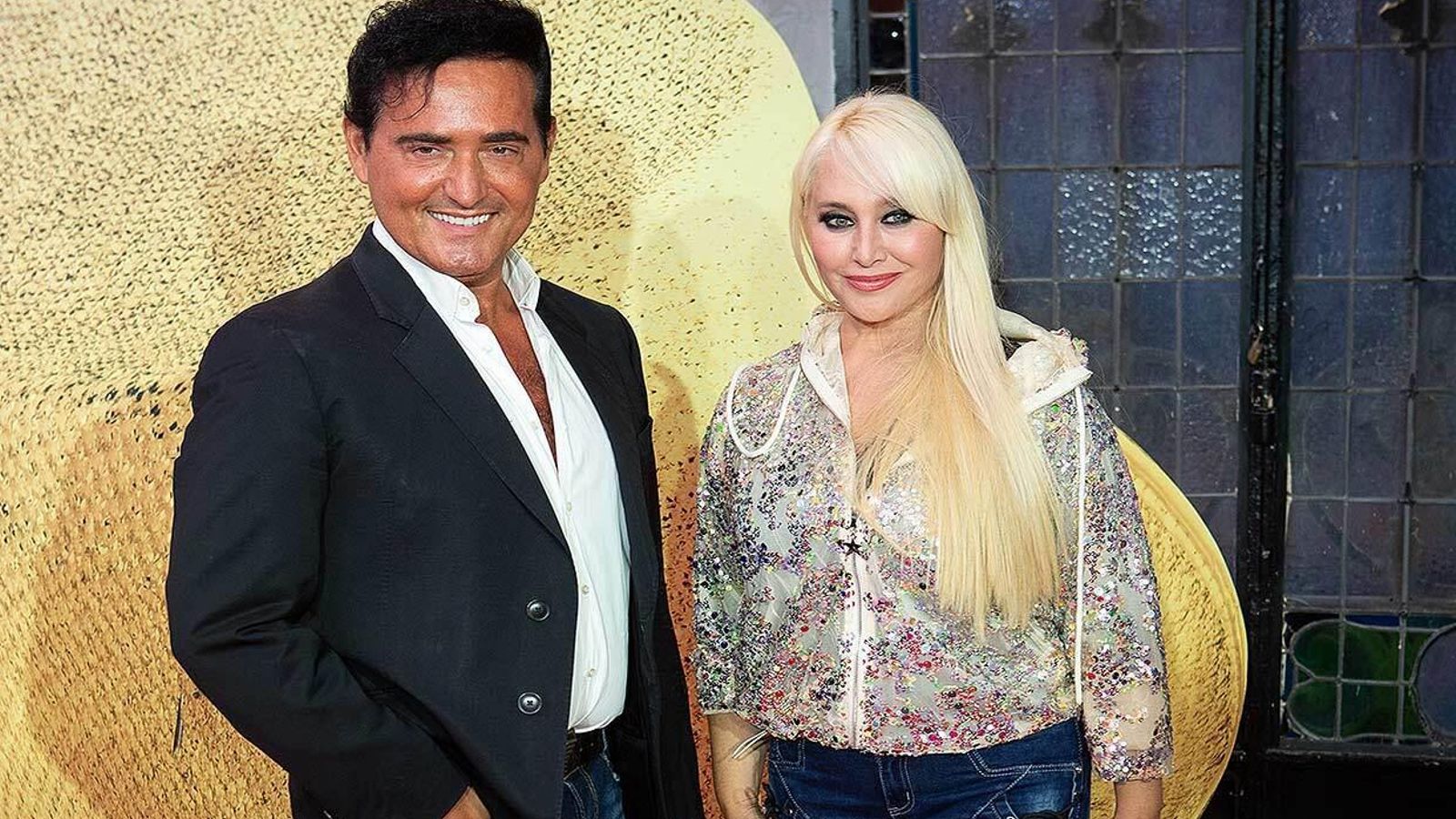 Carlos, con su ex esposa, Geraldine Larrosa.