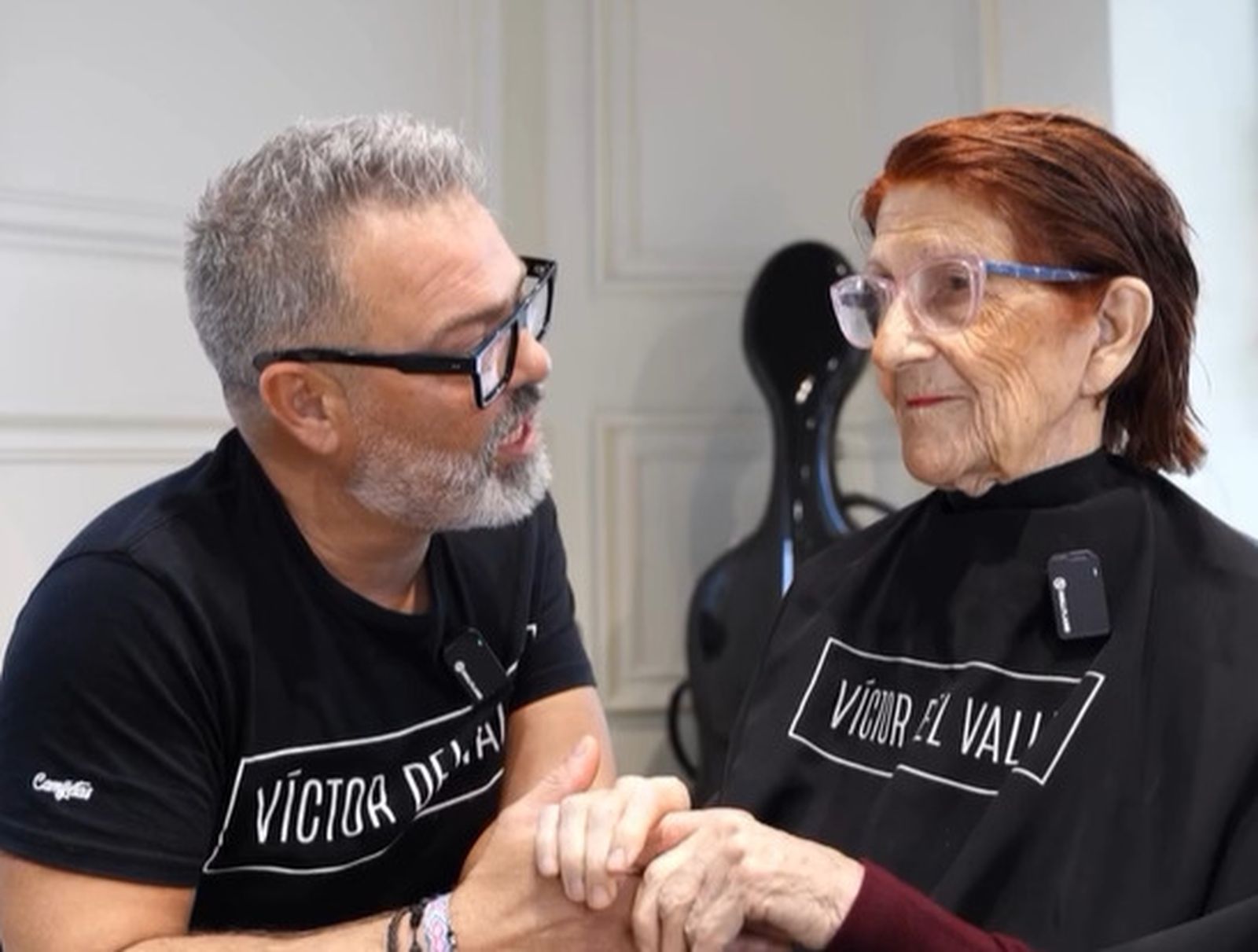 El peluquero Víctor del Valle conmociona con su amiga Paquita