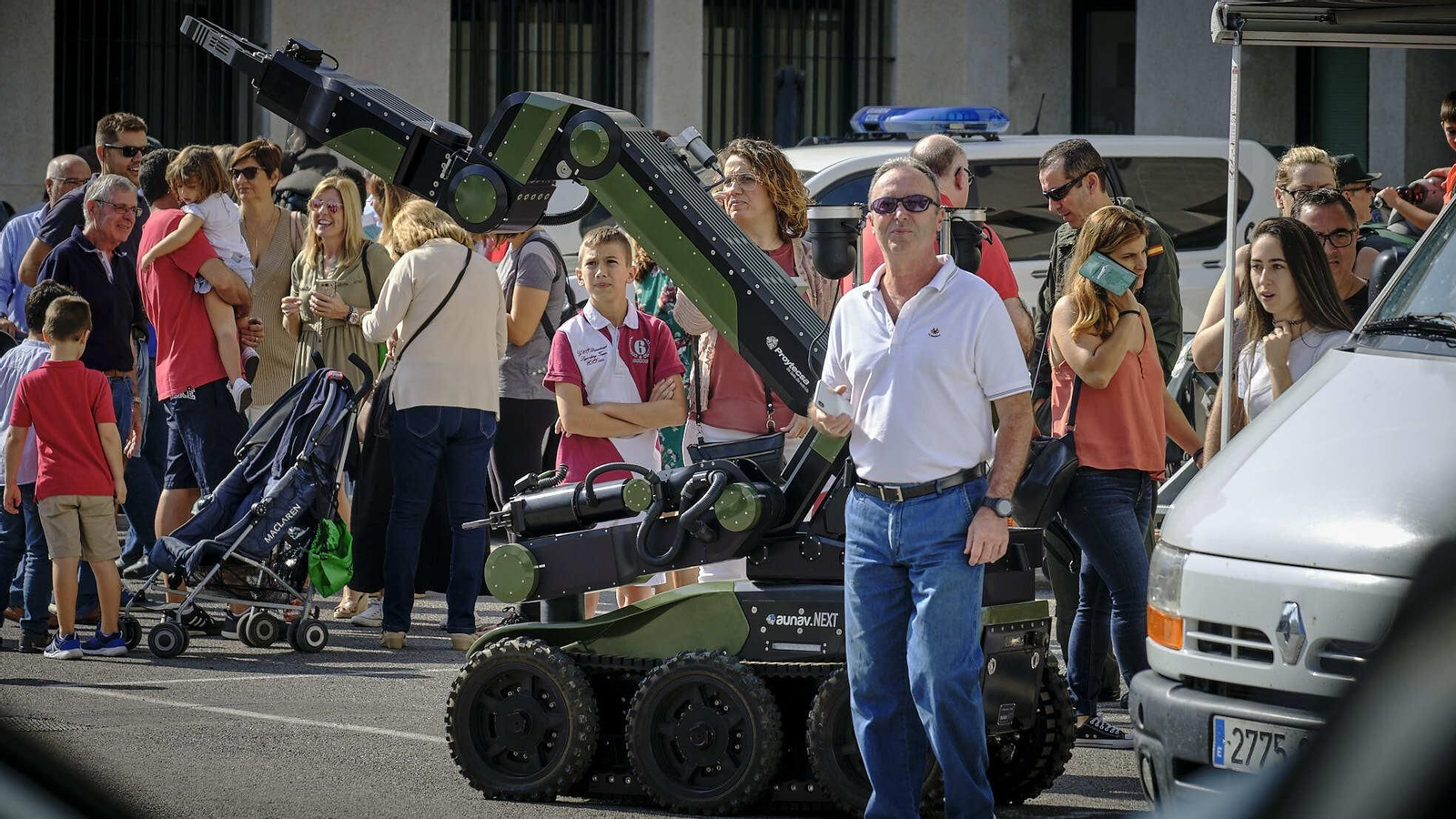 Instantánes durante la jornada de Puertas abiertas en el patio la Comandancia
