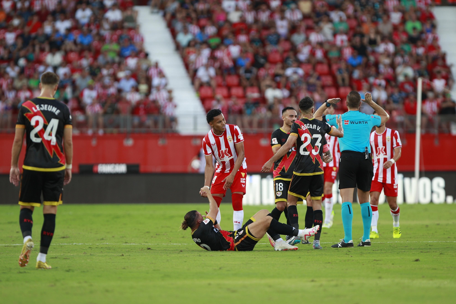 Imágenes del partido U.D. Almería-Rayo Vallecano