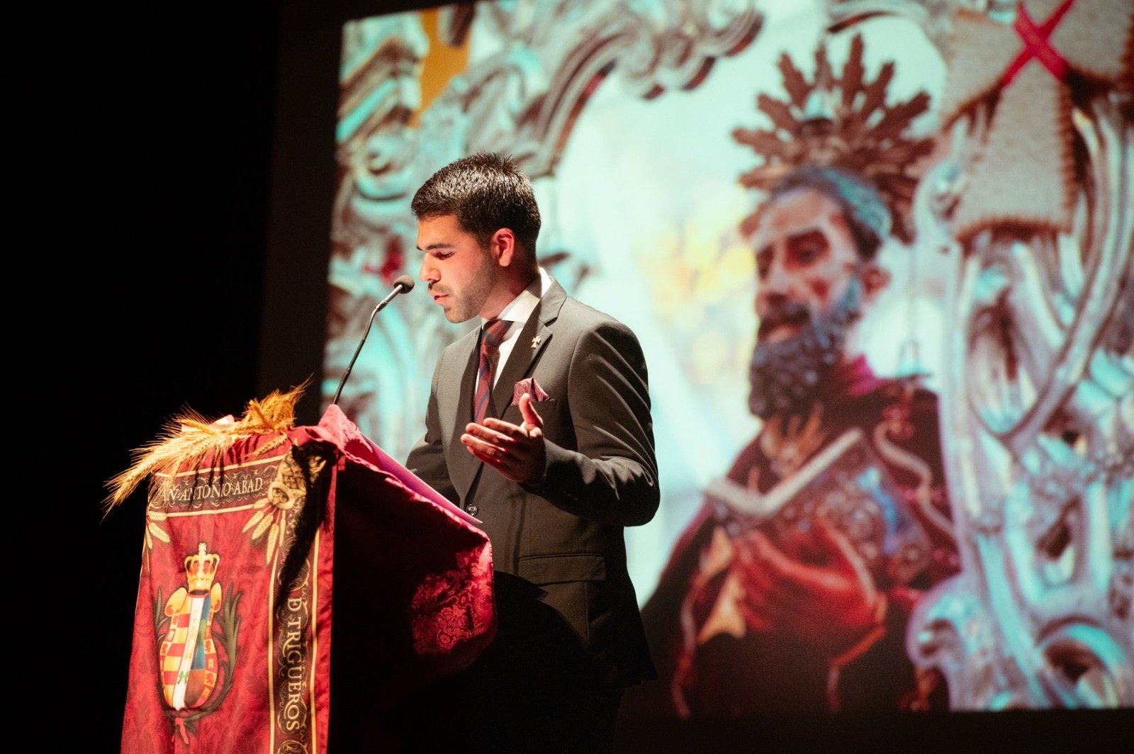 El exaltador en el acto.