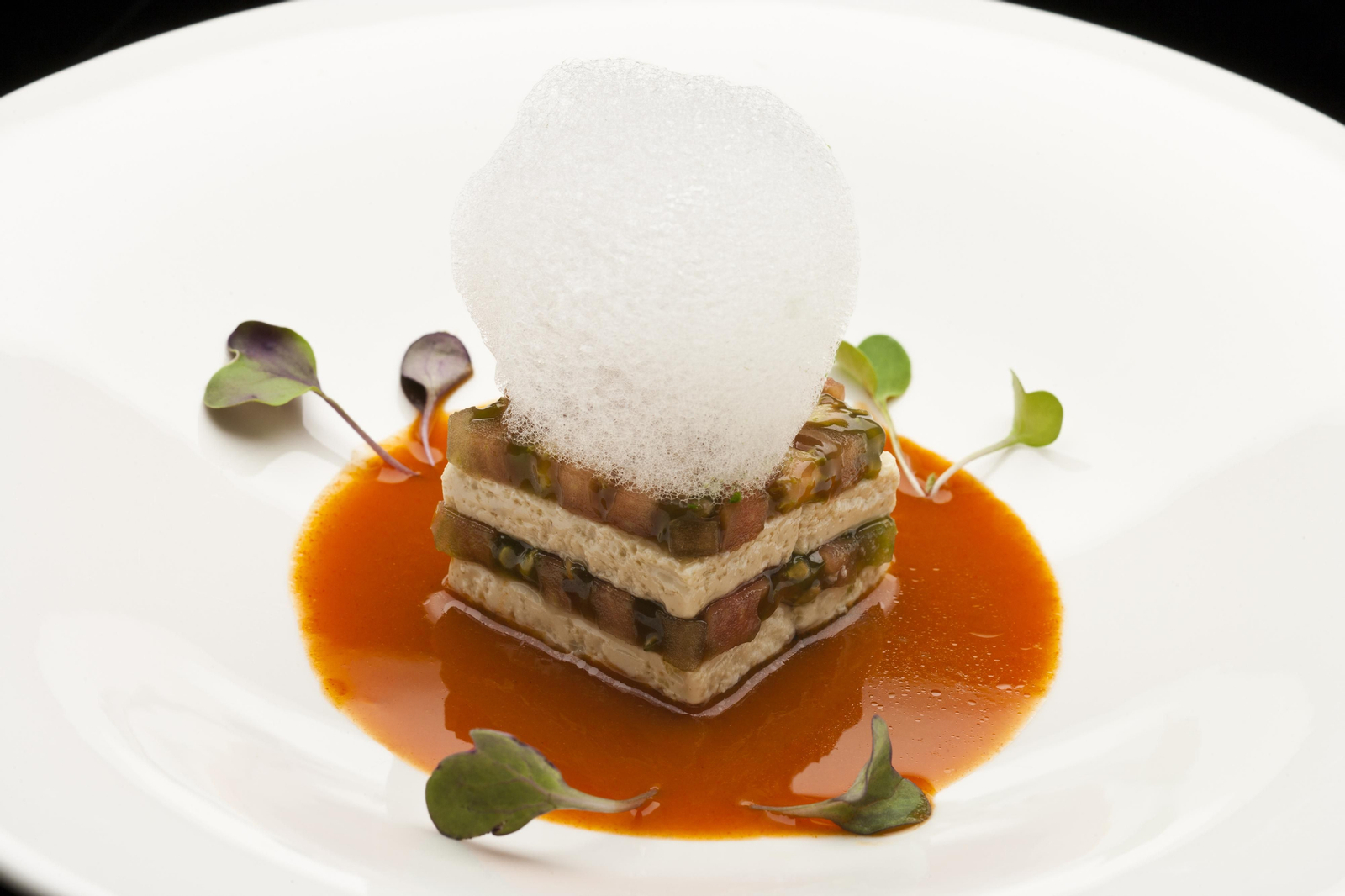 Milhojas de tomate raf y letones de caballa al sabor de Cabo de Gata.