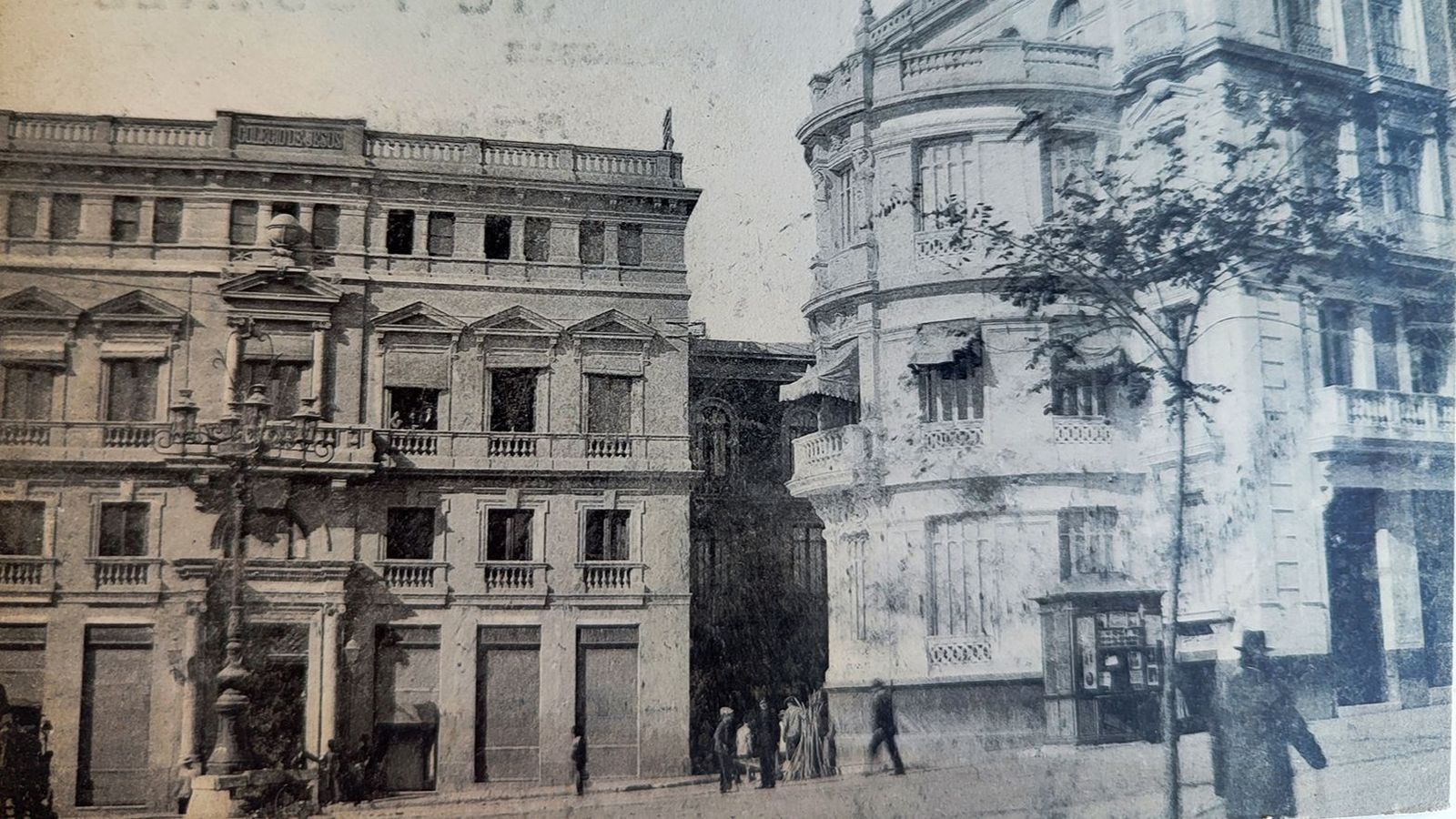 Postal antigua de Almería. Colegio de Jesús y rotonda de la Casa de los Sres. Rodríguez