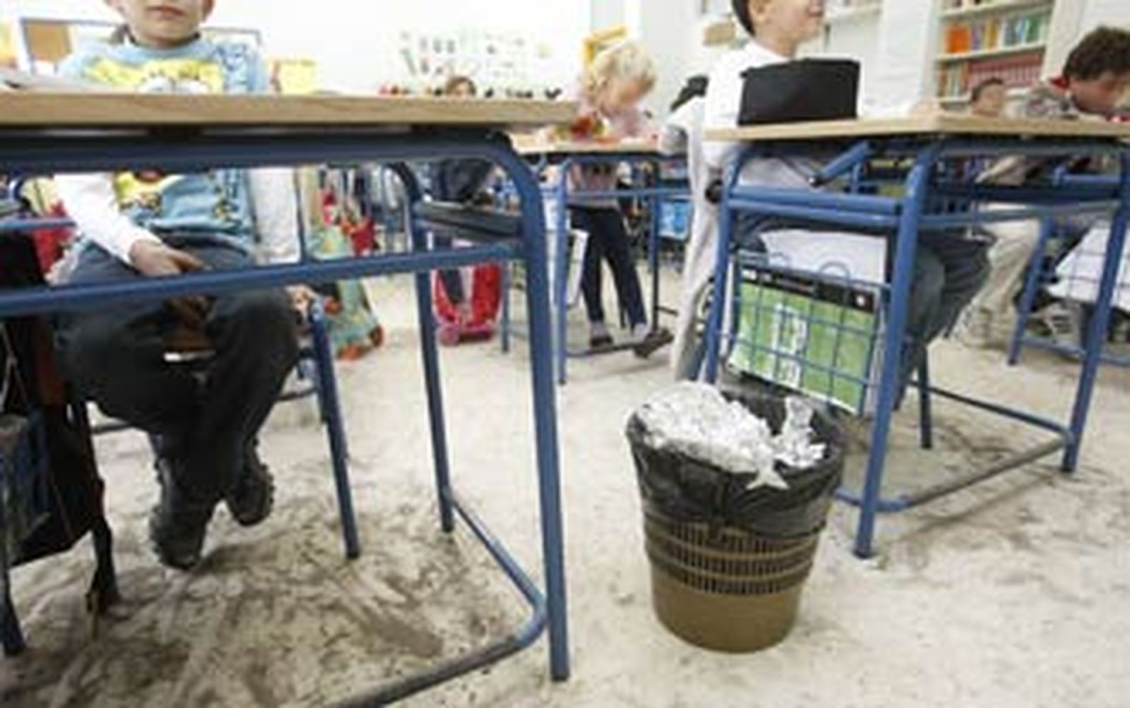 La Junta no contempla aún el cierre de los colegios por la huelga de limpieza