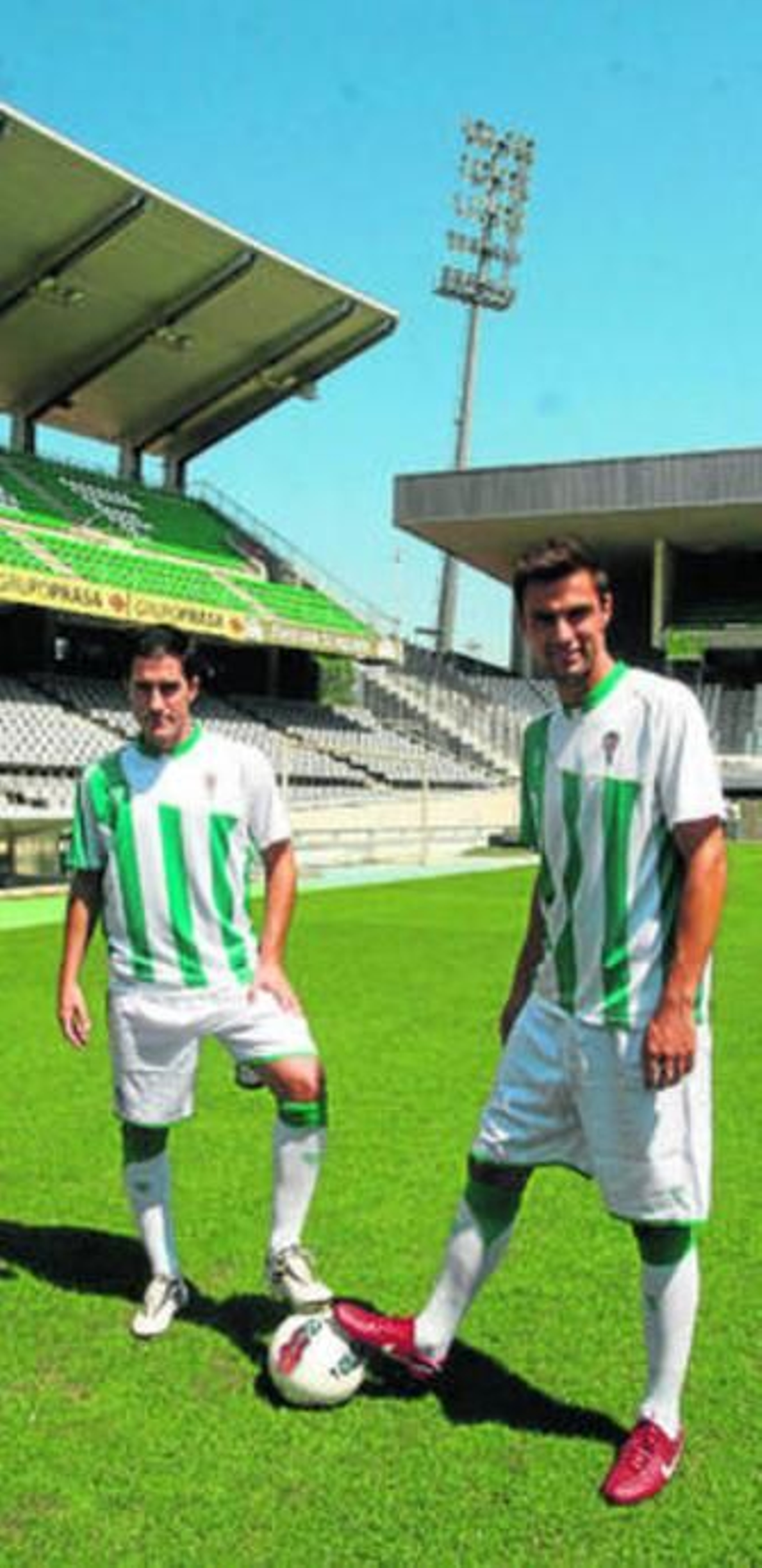 David Cerra y David Prieto, ayer durante su presentación.