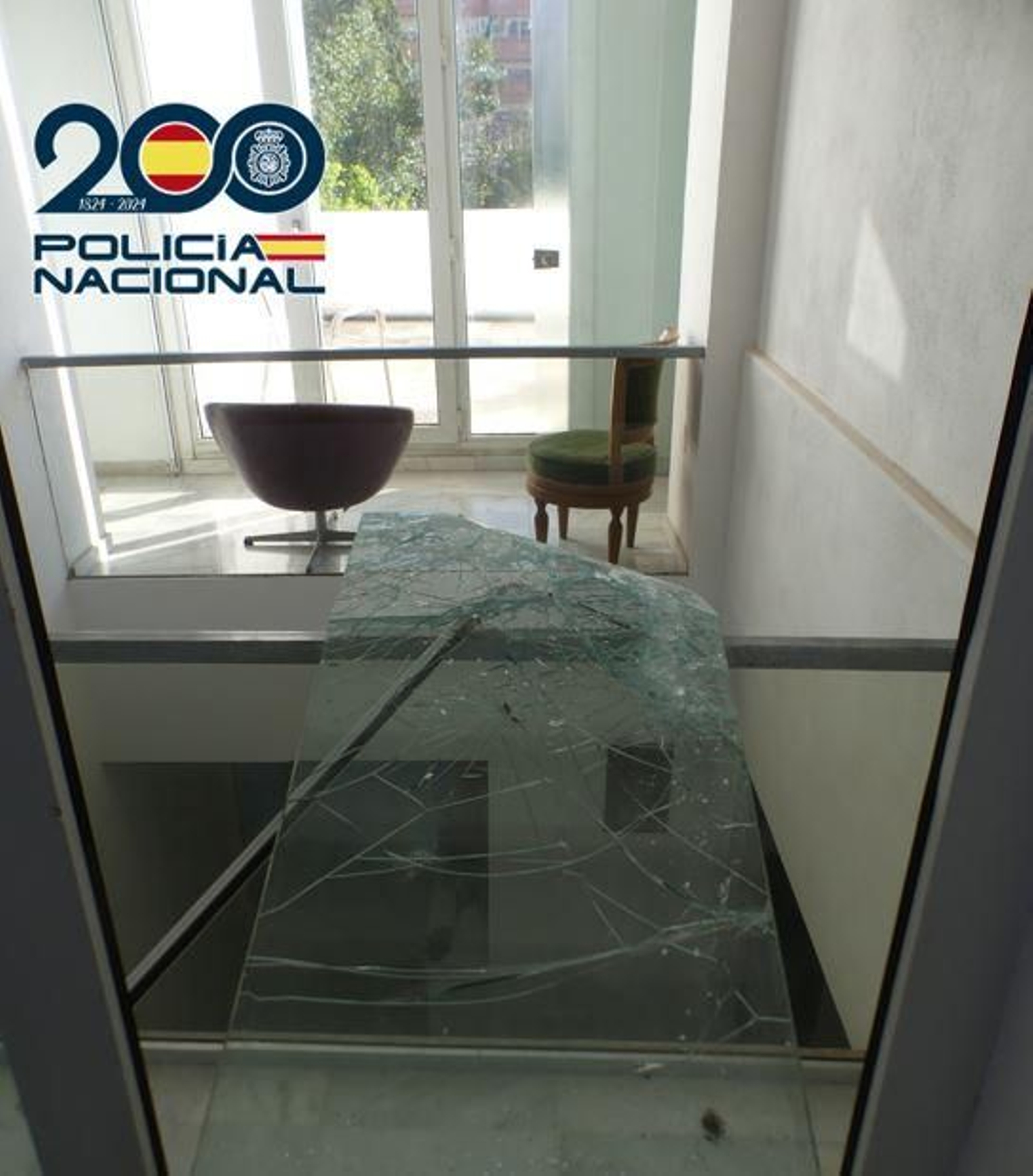 Ventana fracturada por la que entró el ladrón