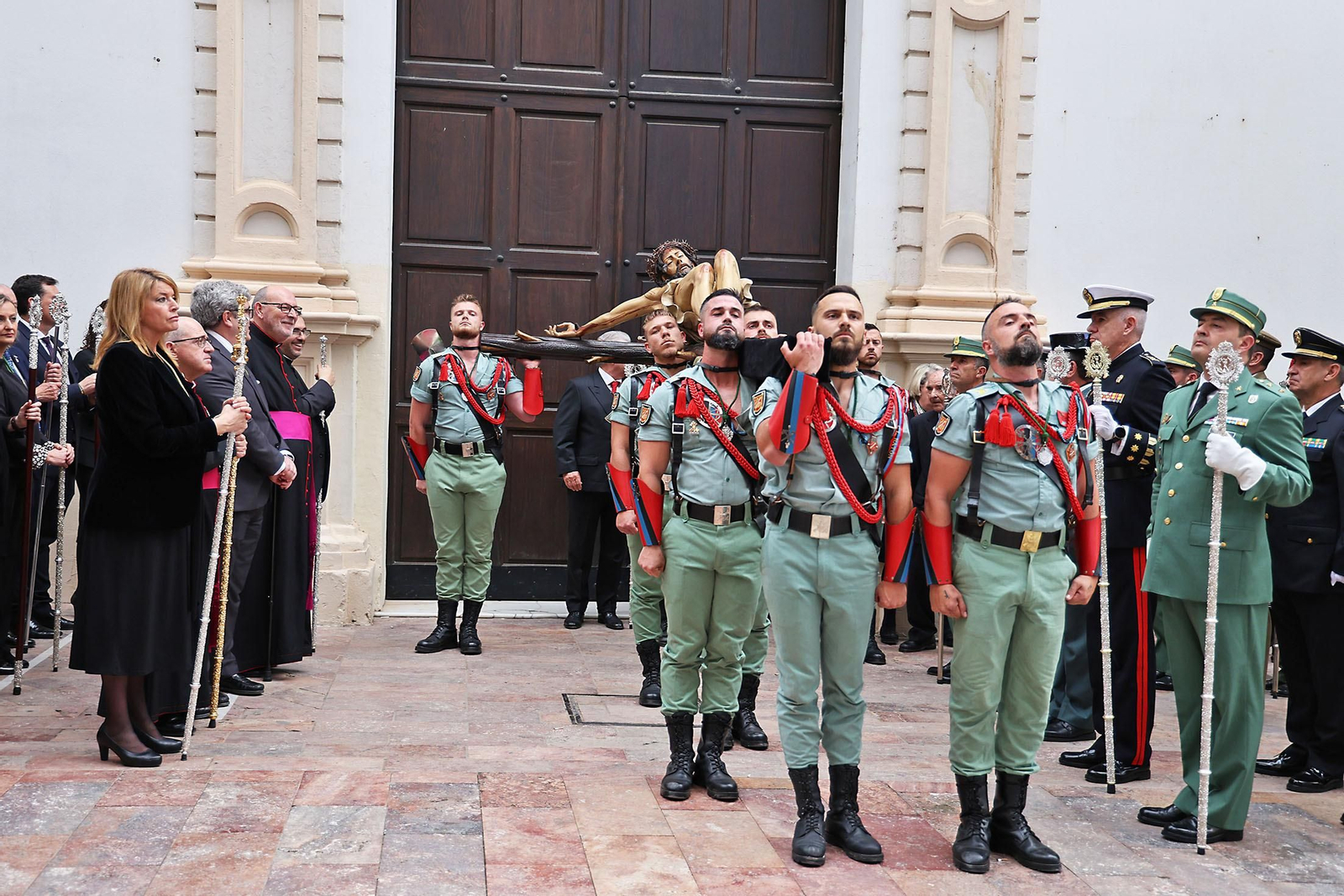Las mejores imágenes del Sábado de Pasión en Huelva: La Legión con el Cristo de la Vera+Cruz
