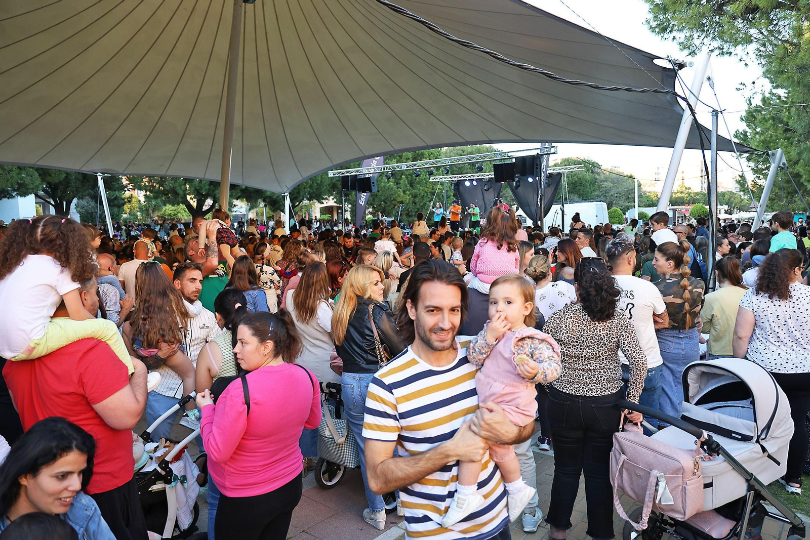 Imágenes del Festival Mundial de Foodtrucks y los cantajuegos DIsney en Huelva