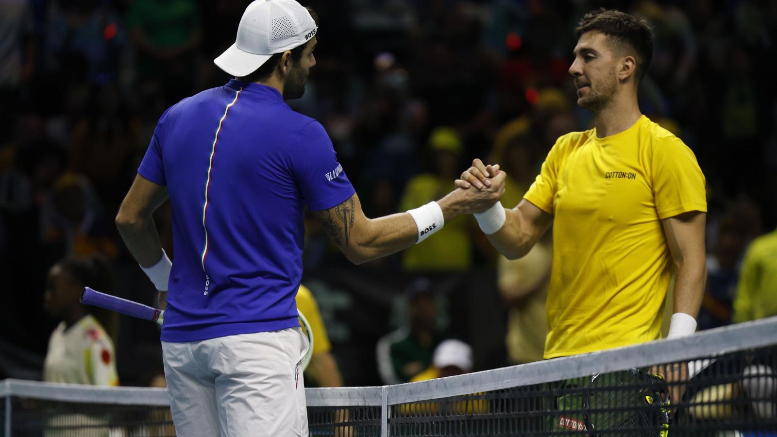 Berrettini derrota a Kokkinakis y acerca a Italia a la final de la Copa Davis