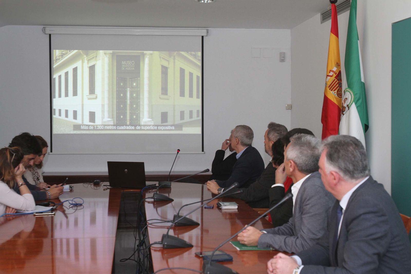El consejero de Cultura, Miguel Ángel Vázquez, presenta el proyecto de rehabilitación del Banco de España como sede del Museo Arqueológico de Huelva.