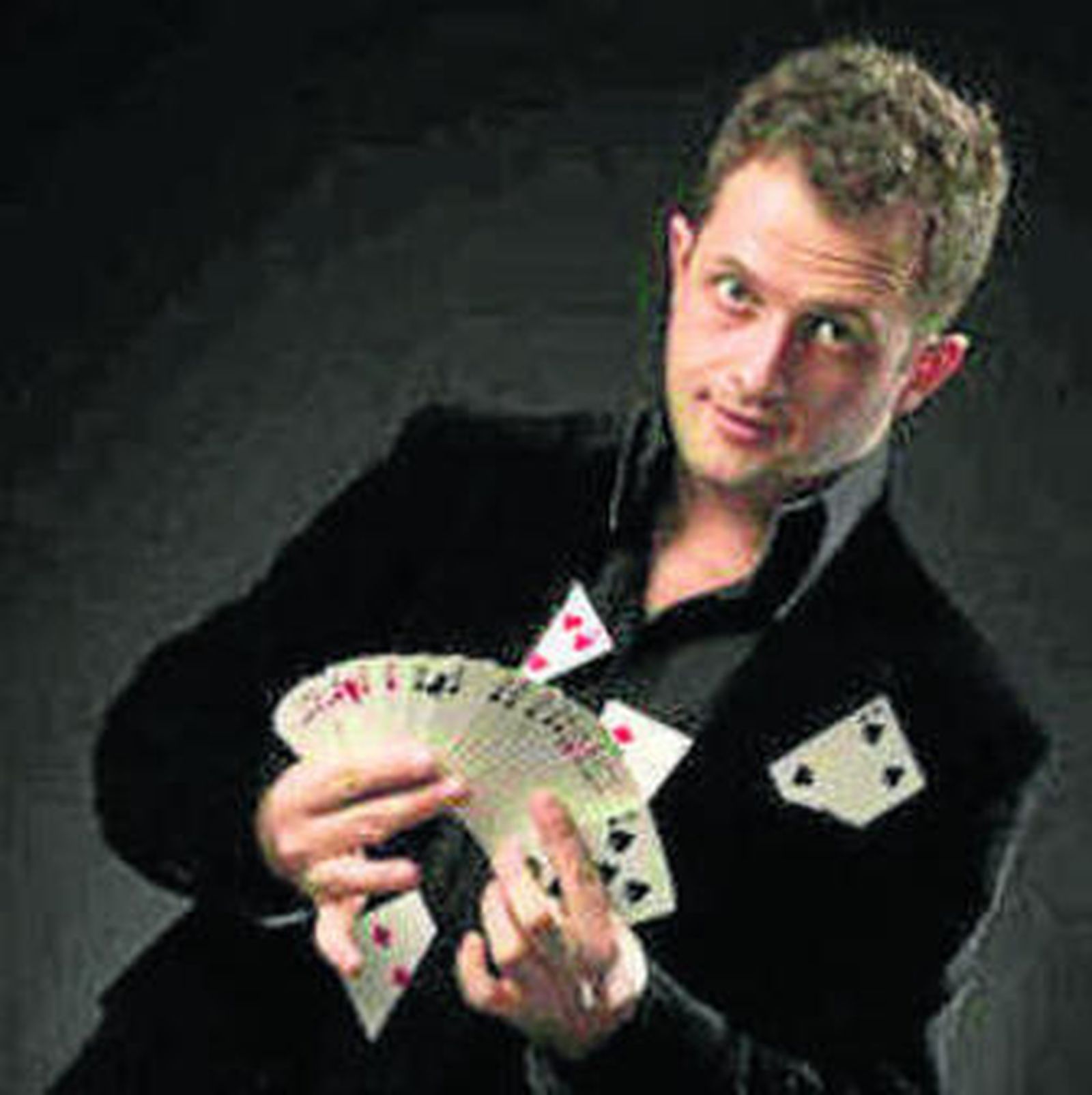 Aprenda el arte de la cartomagia y amenice sus fiestas