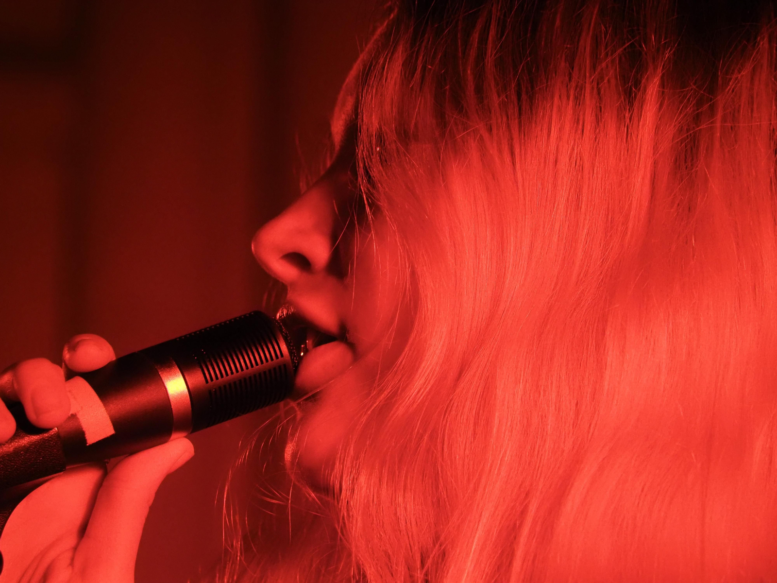 Las fotografías del concierto de Howe Gelb en la Iglesia de la Magdalena de Córdoba
