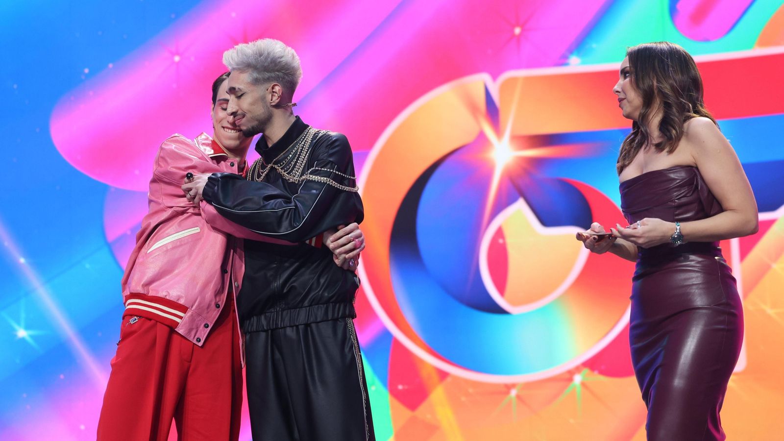 Álvaro Mayo y Paul Thin despidiéndose tras conocer al expulsado