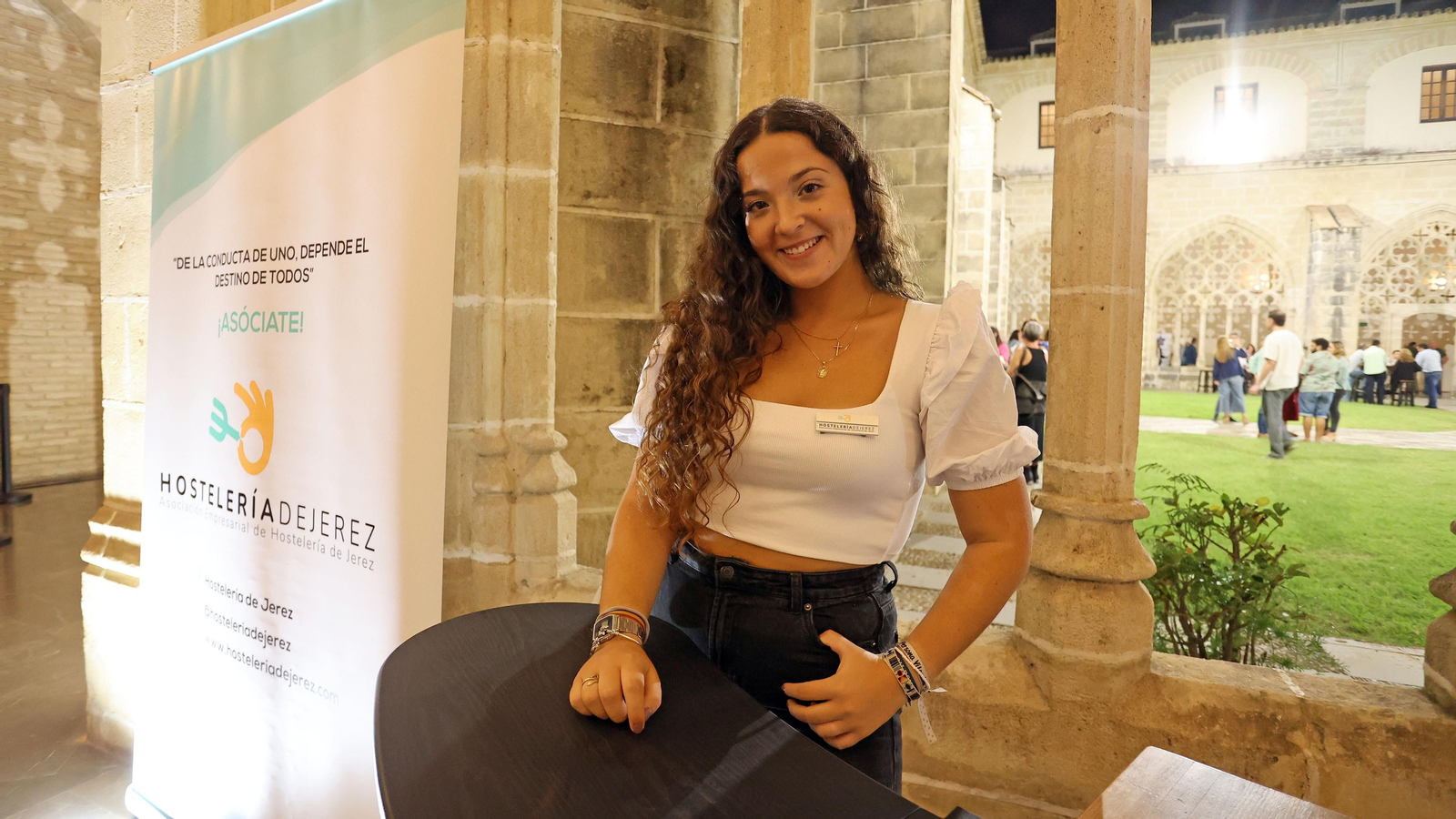 Imágenes de Entre Vinos, Tintos y Blancos, en los Claustros de Jerez