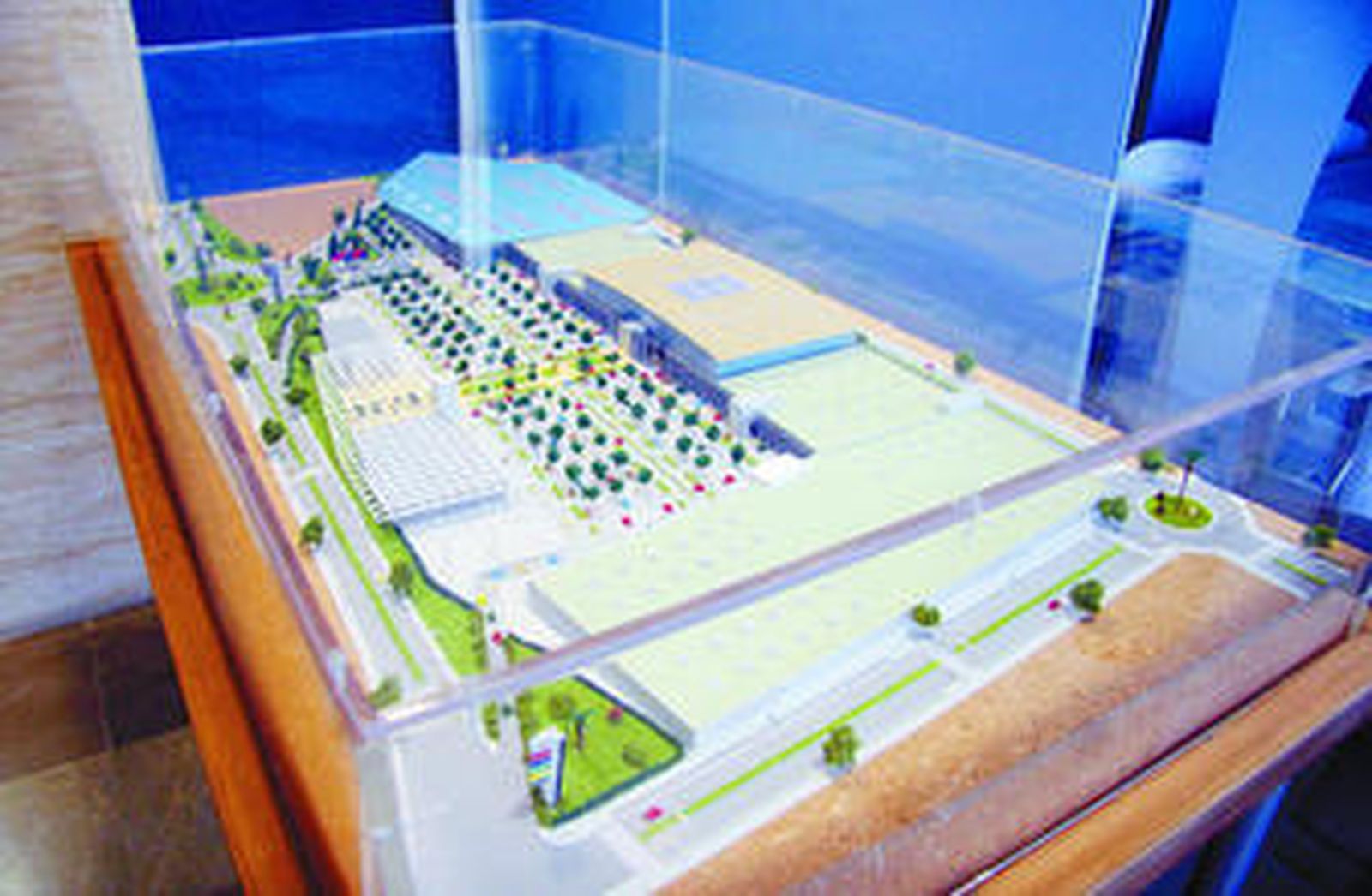 La maqueta del futuro parque comercial se encuentra en la sede de Bogaris en Sevilla.