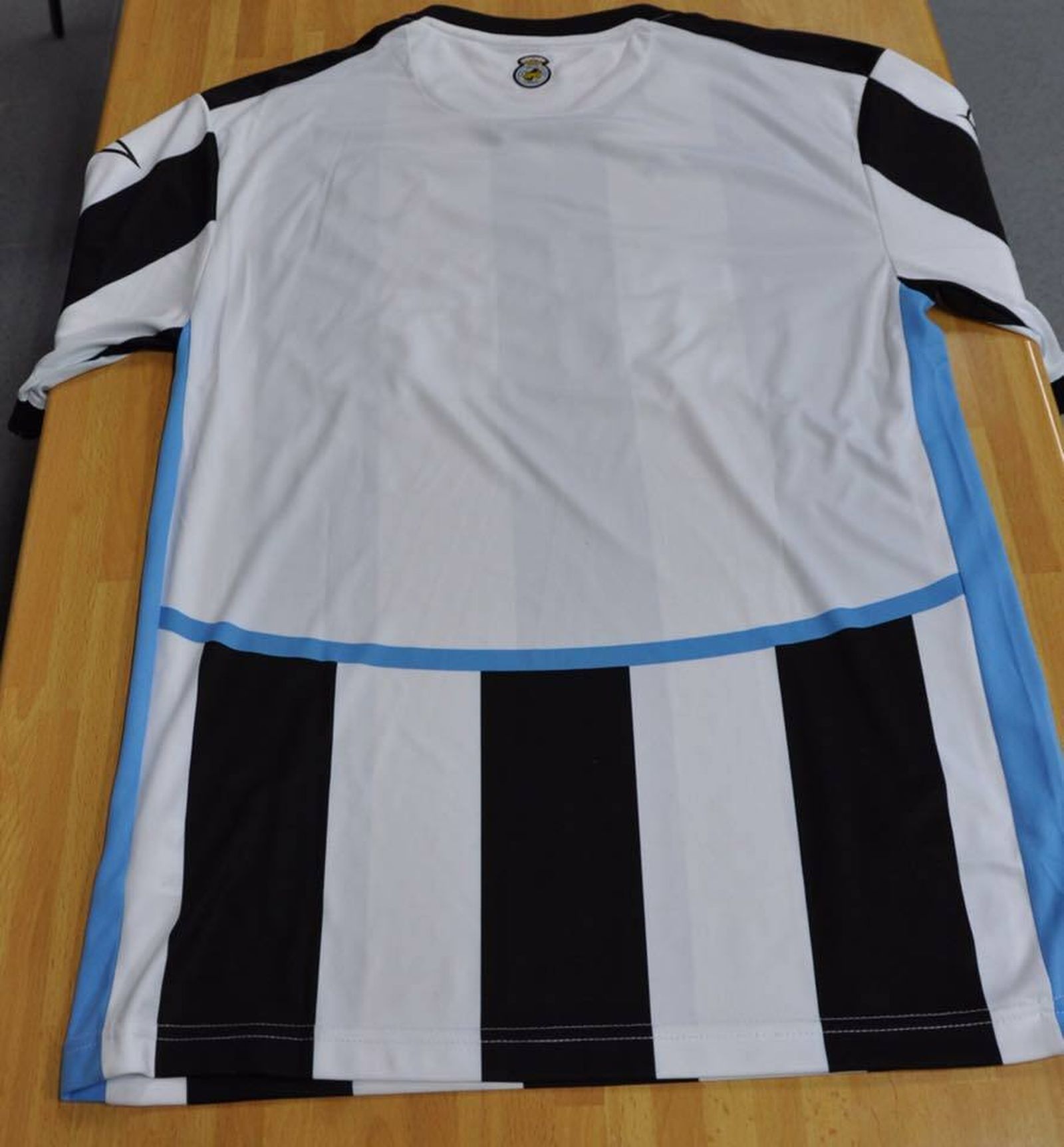 La nueva camiseta de la Balona, con el hueco reservado para el dorsal y el nombre.