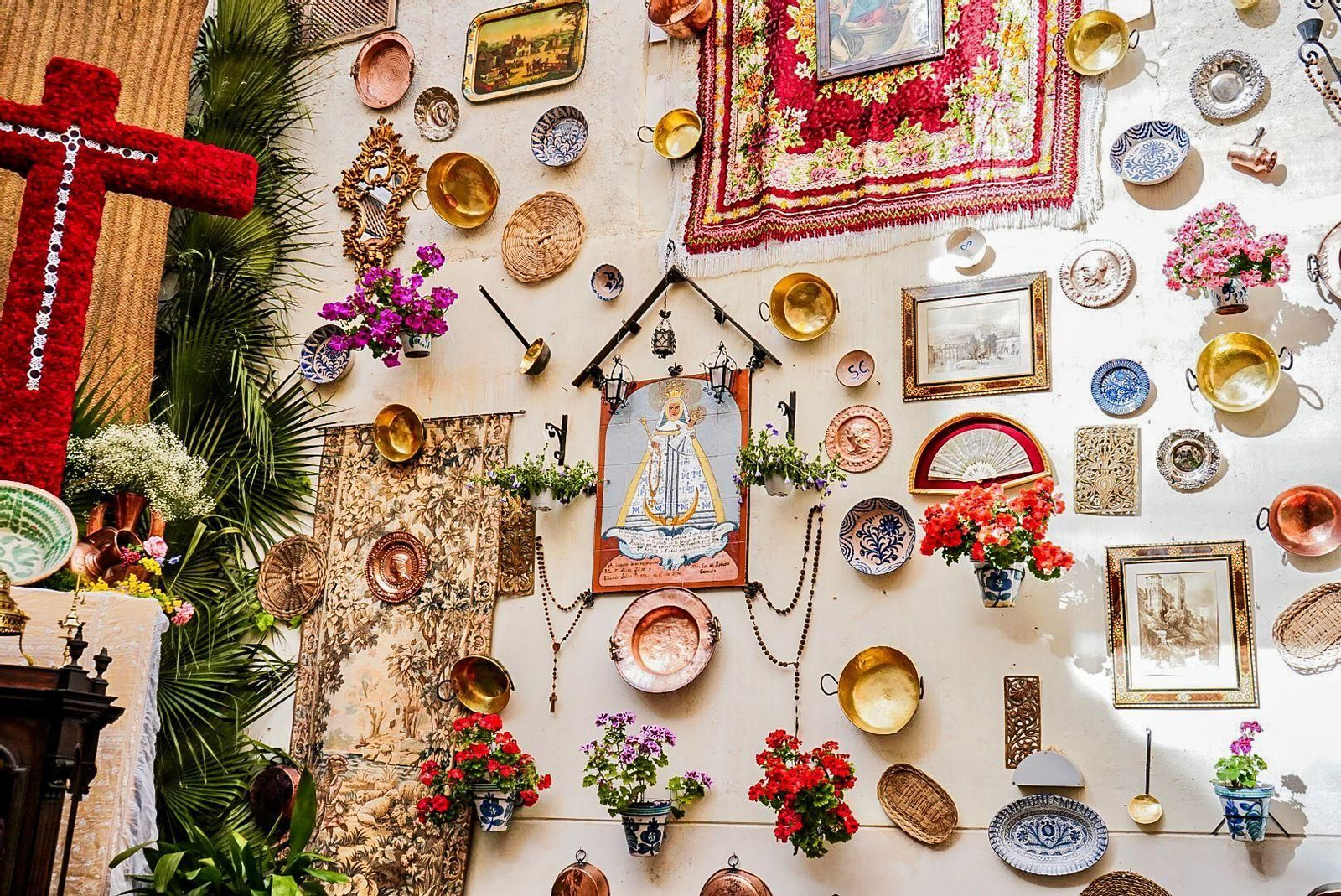 Granada ya vive las Cruces desde el día de antes: las mejores fotos