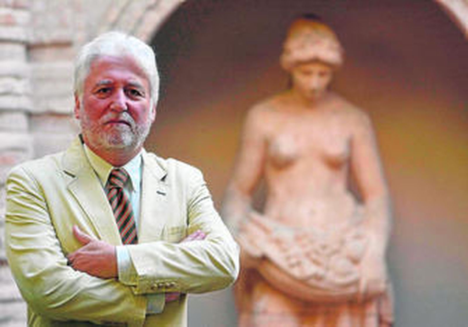 Jesús Castiñeiras, durante un momento de la entrevista en la Academia de Medicina.