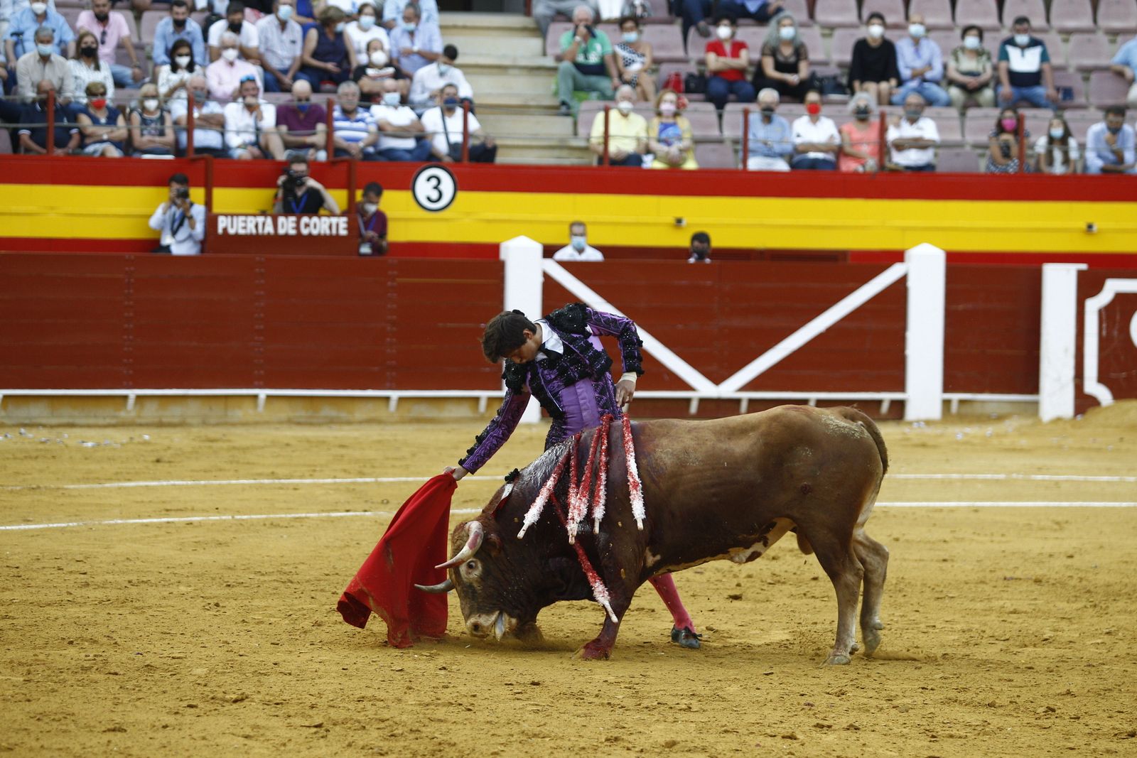 Fotogalería corrida de toros. Cayetano Rivera, Paco Ureña y Roca Rey. Roquetas de Mar.