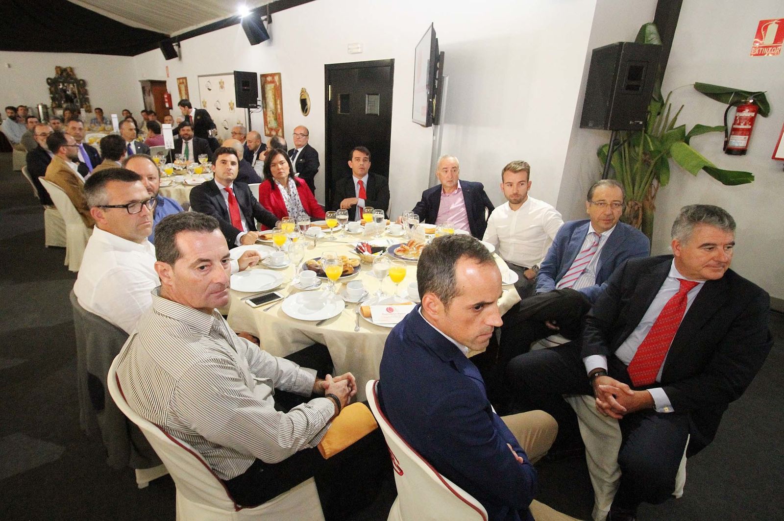 Imágenes del Desayuno Informativo del Grupo Joly con Javier Targhetta