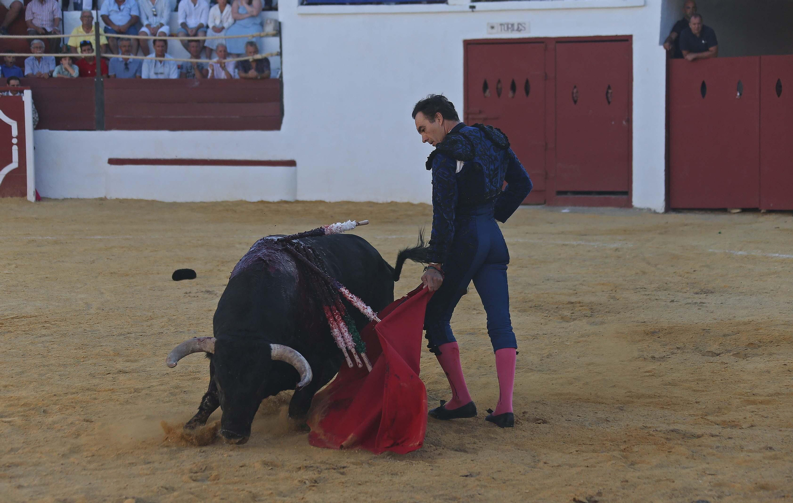 Fotos de la corrida de la reapertura de la plaza de toros de Tarifa: El Cid, Manuel Escribano y Manuel Ponce