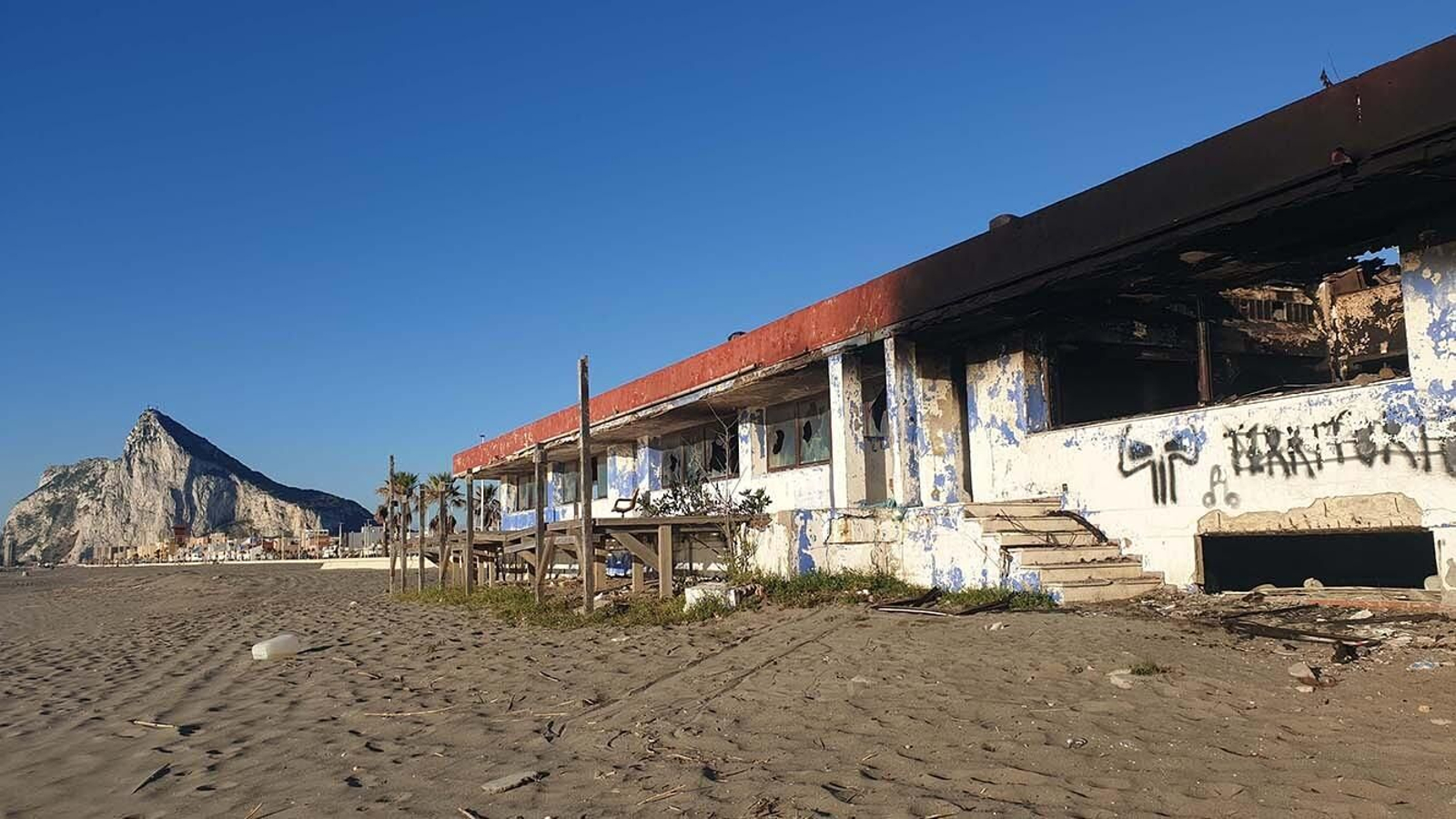 Las fotos de los destrozos del mobiliario urbano en la Línea de la Concepción