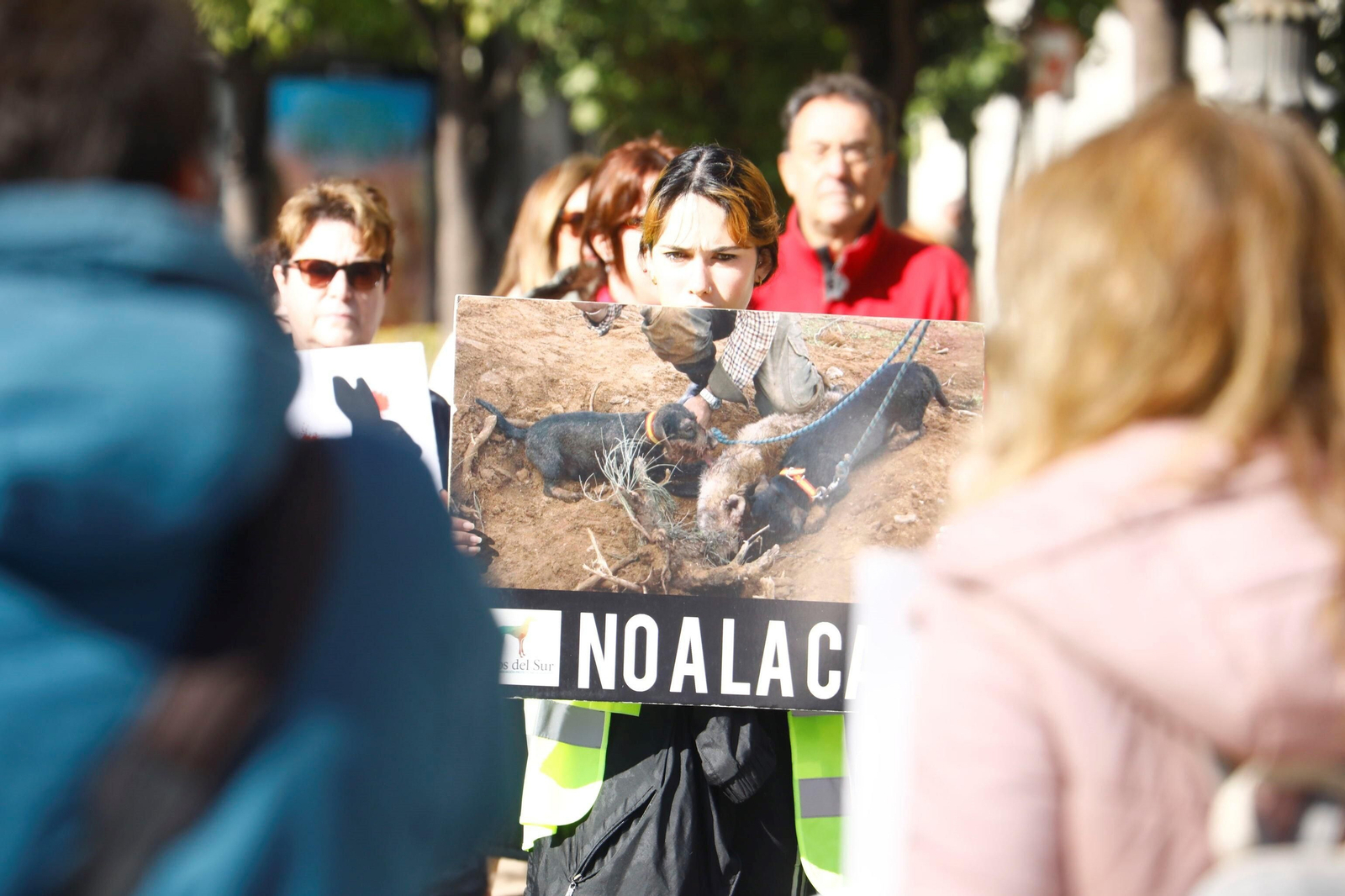 La protesta contra la caza en Córdoba, en imágenes